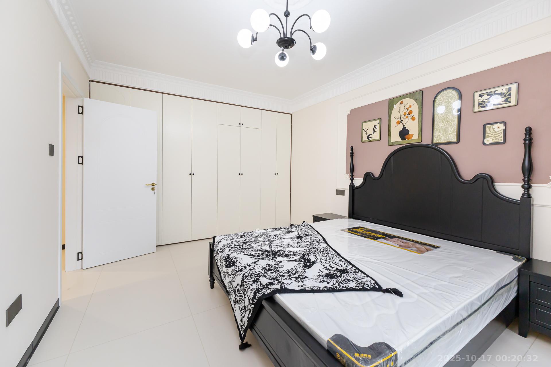 润和又一城  3室2厅2卫    126.8万卧室