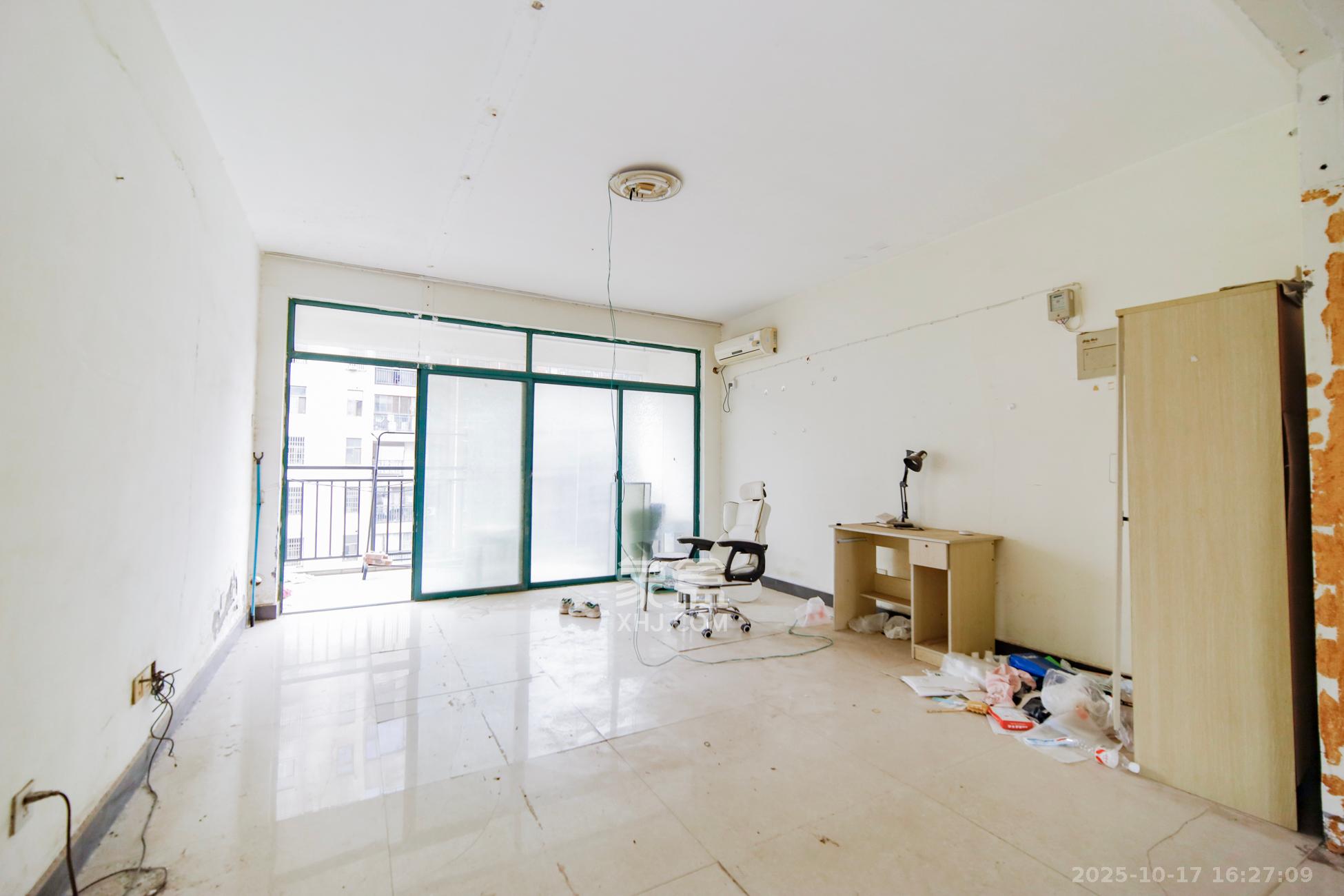 湘翰御舍  3室2厅2卫    86.0万客厅