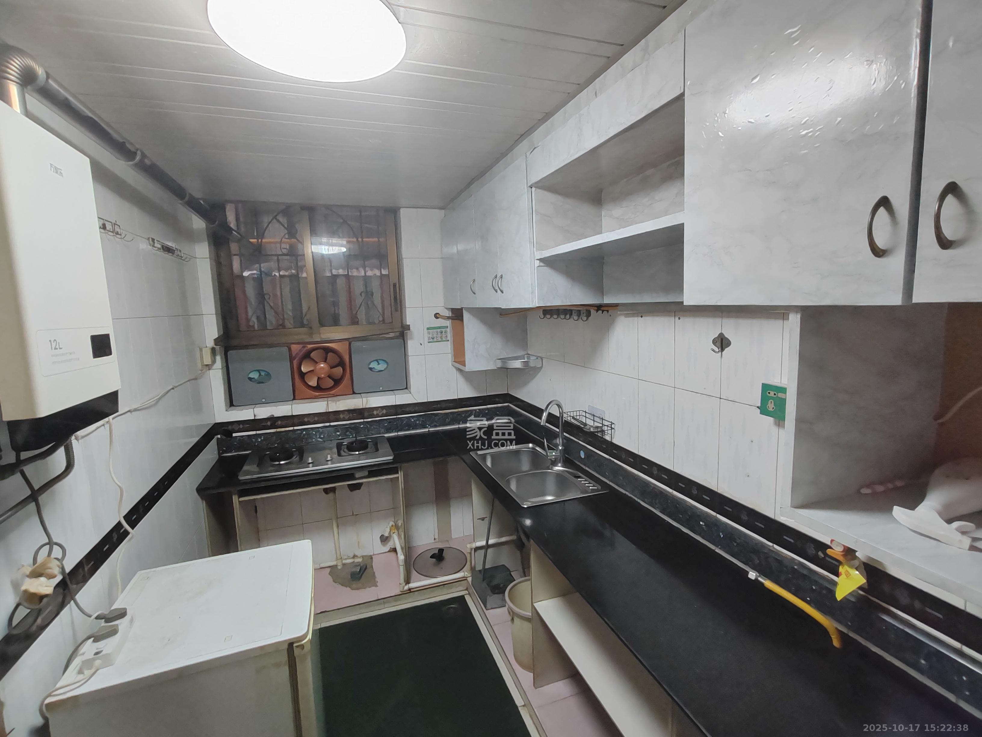 新富城  4室2厅2卫    3500.0元/月 新富城  4室2厅2卫    3500.0元/月室内图