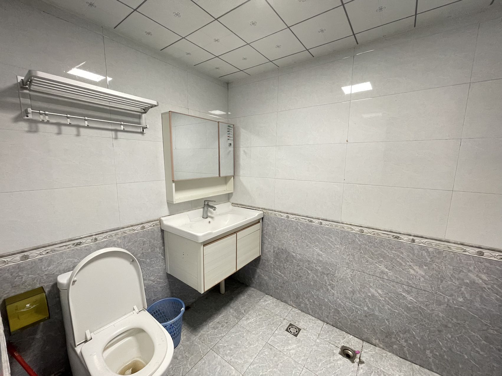 海南国际贸易商务大厦 3室2厅2卫 2600.0元/月 海南国际贸易商务大厦 3室2厅2卫 2600.0元/月室内图