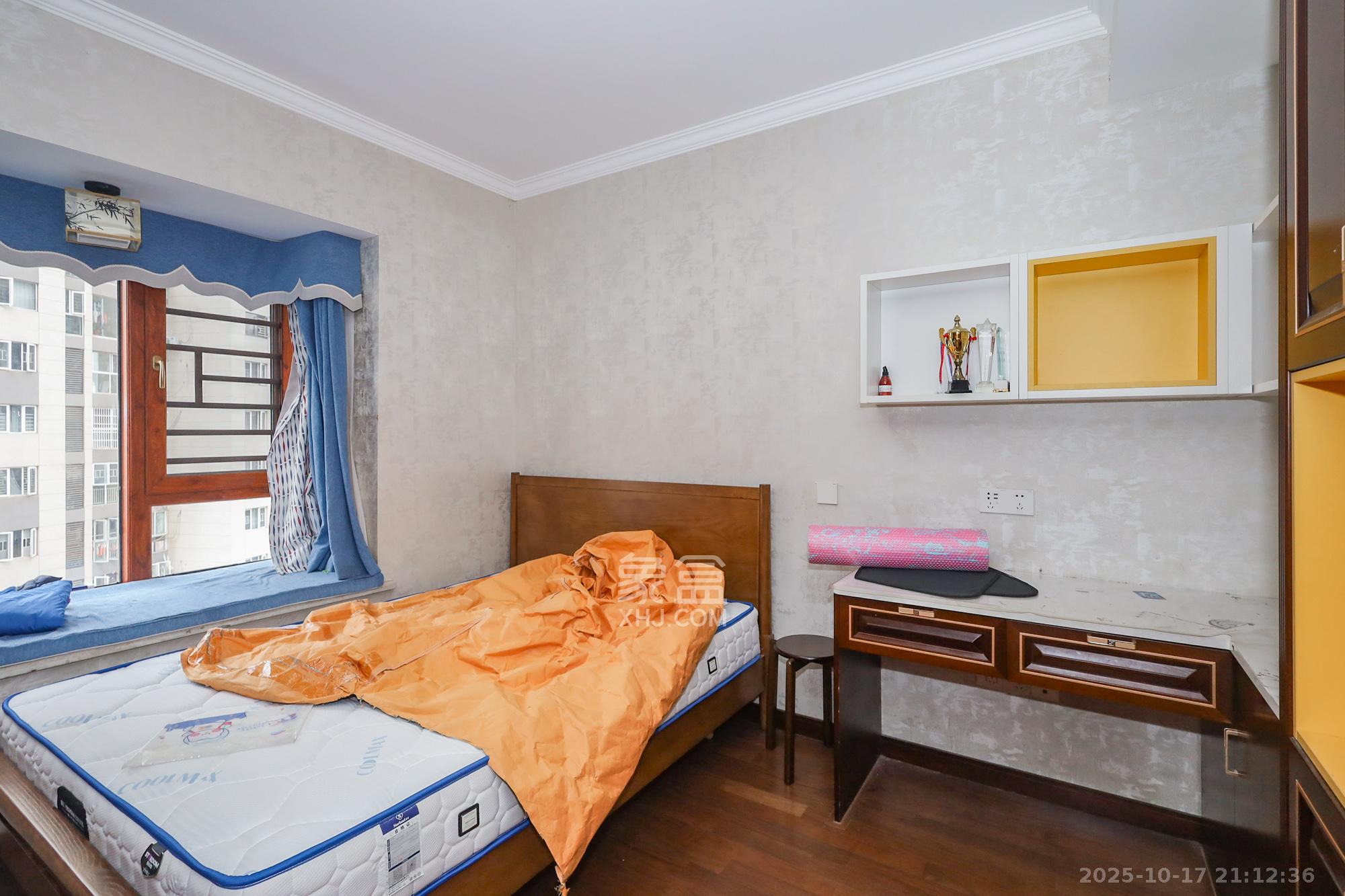 芙蓉别墅山庄（嘉湘华庭）  4室2厅2卫    208.0万卧室