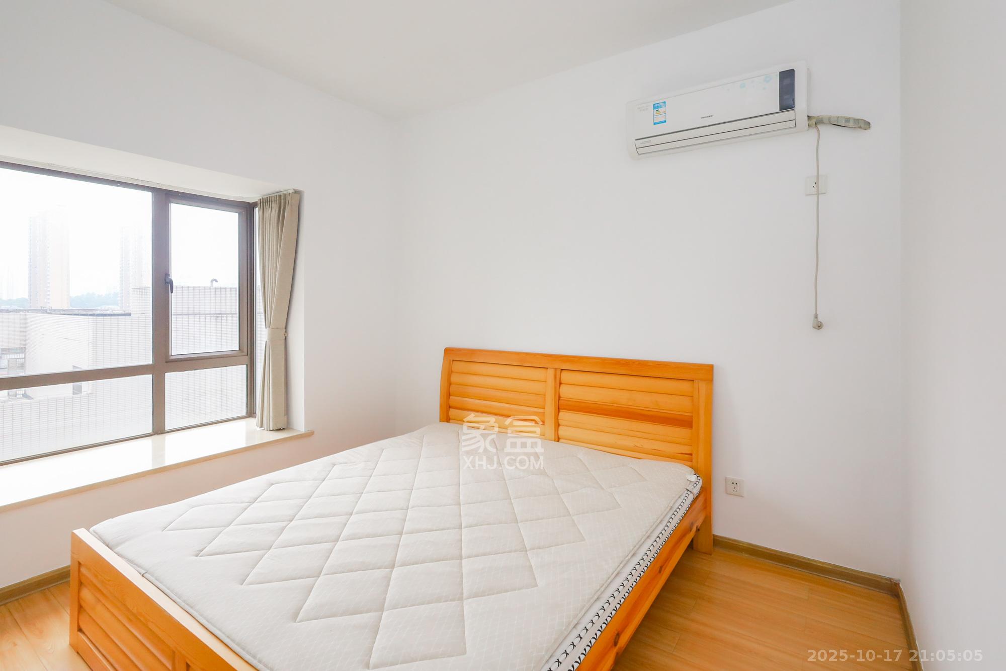 旭辉藏郡（藏郡、旭湘华府)  3室2厅1卫    215.0万卧室