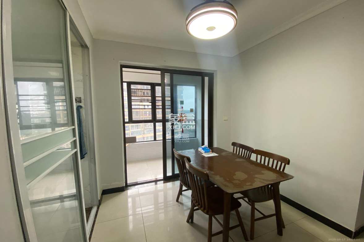 山语城三期  3室2厅2卫    2200.0元/月 山语城三期  3室2厅2卫    2200.0元/月室内图