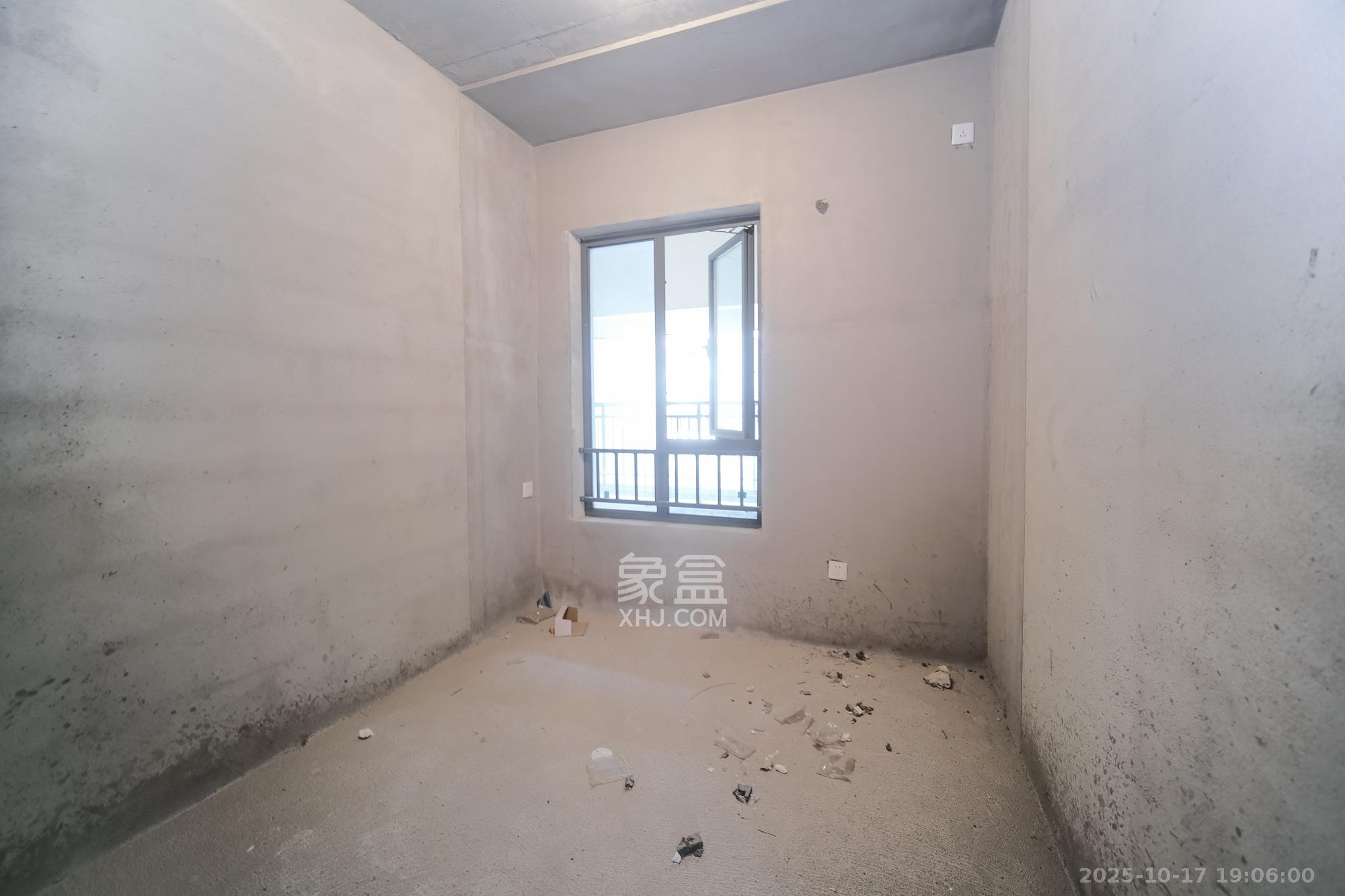 荣盛城 3室2厅2卫 85.0万 荣盛城 3室2厅2卫 85.0万卧室