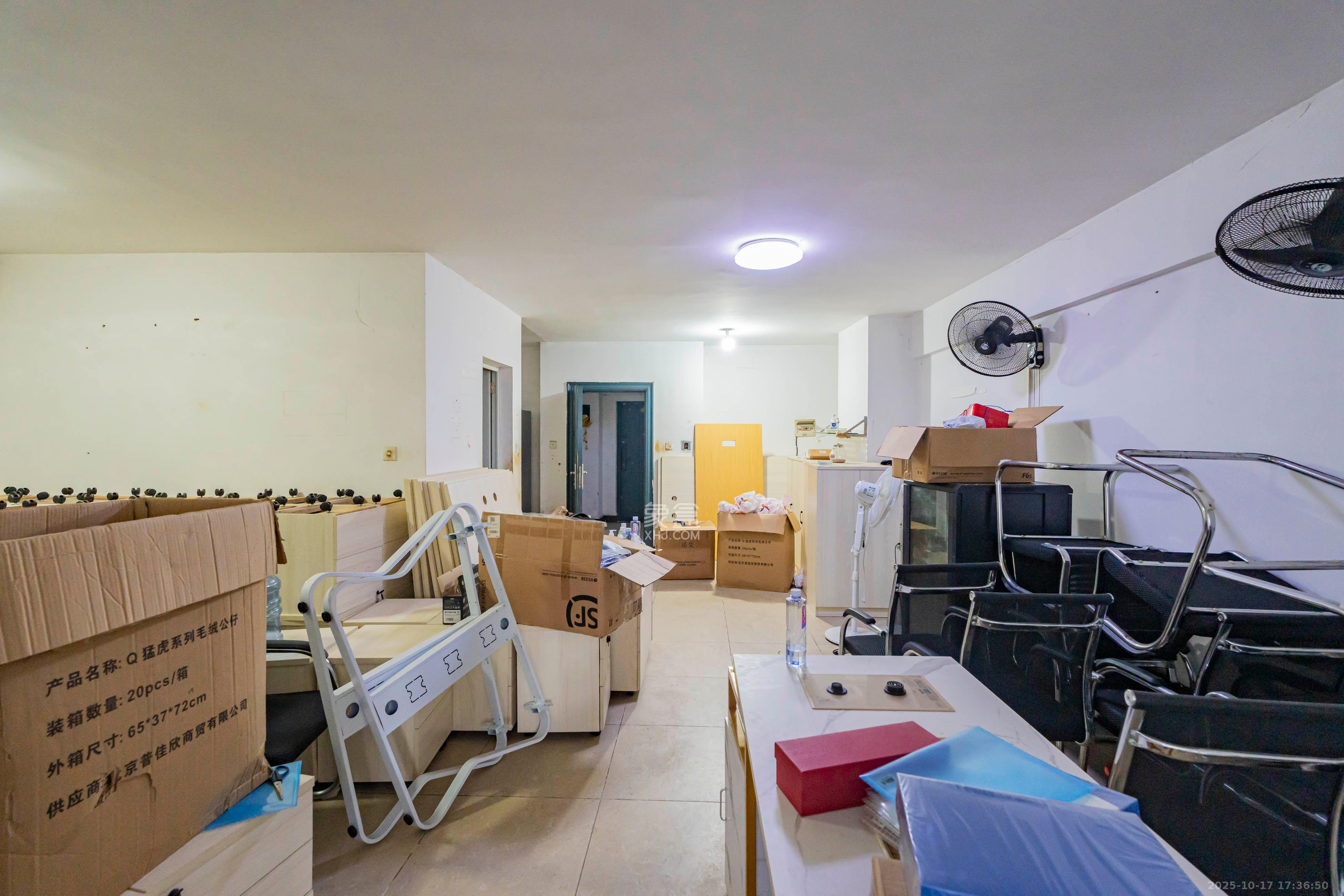 新时代广场 3室1厅1卫 52.0万 新时代广场 3室1厅1卫 52.0万客厅