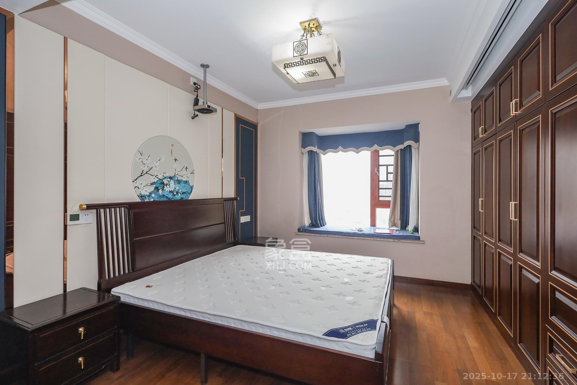 芙蓉别墅山庄（嘉湘华庭）  4室2厅2卫    208.0万卧室