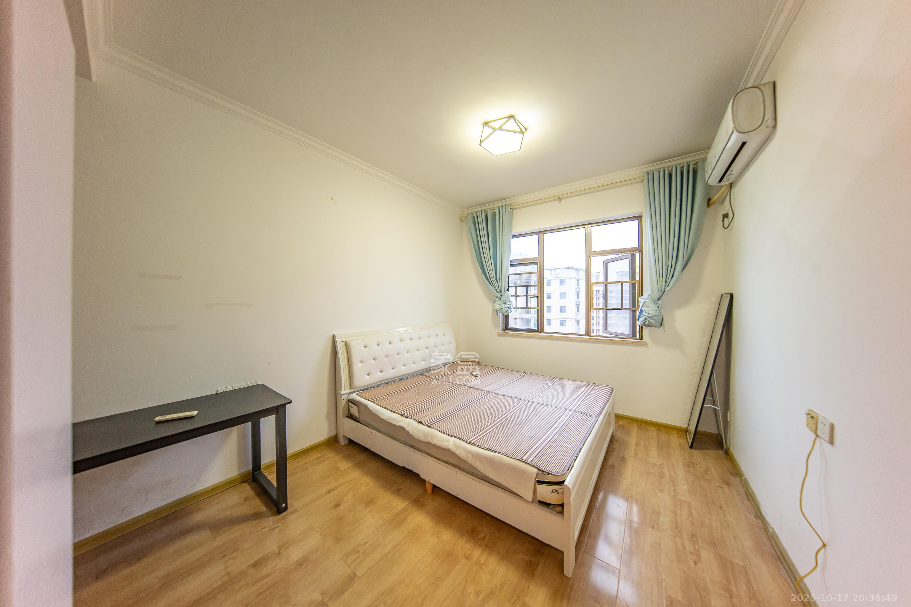 江山帝景哈佛  3室2厅1卫    90.0万卧室