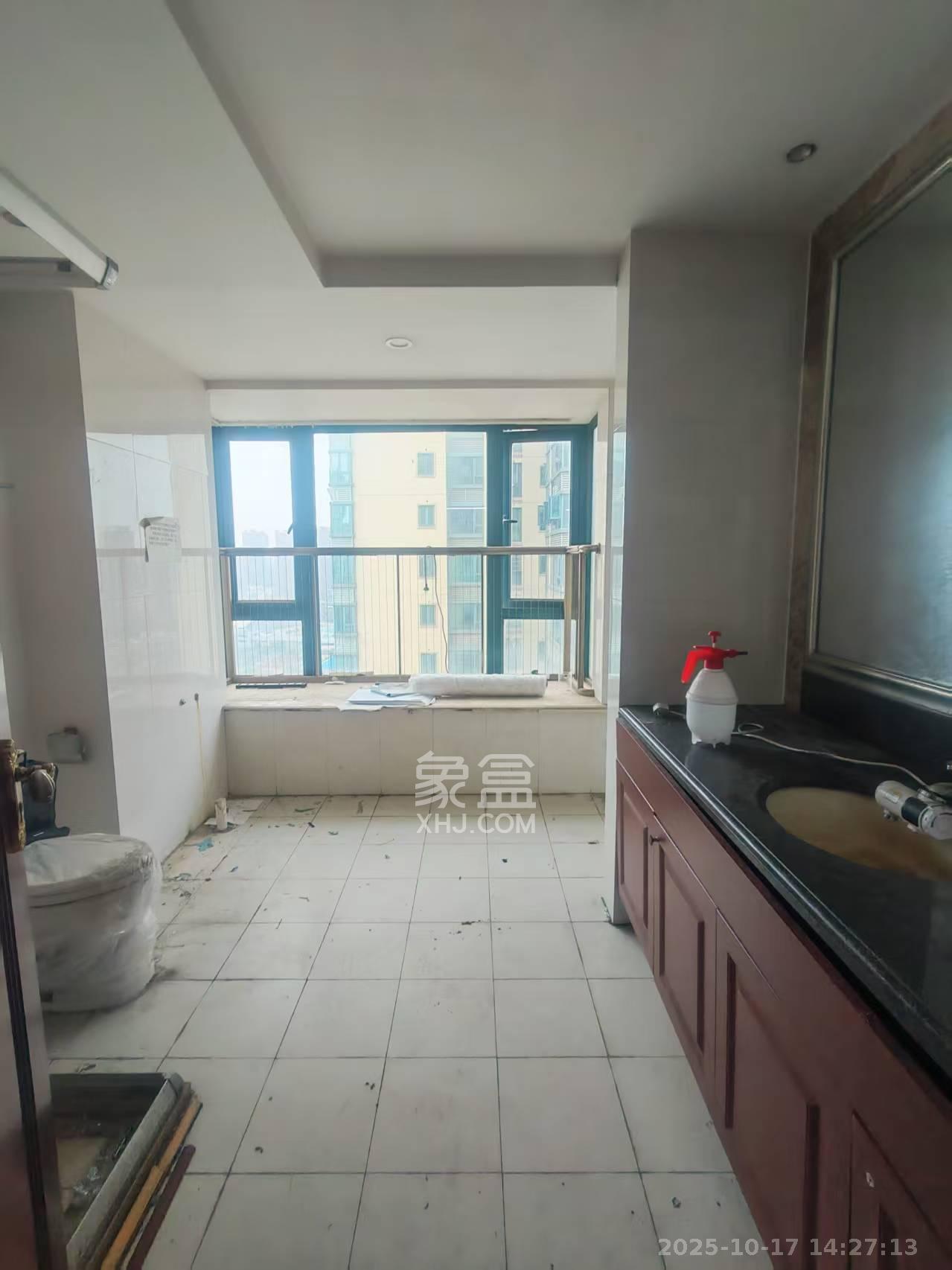 恒大绿洲  5室2厅3卫    6800.0元/月室内图