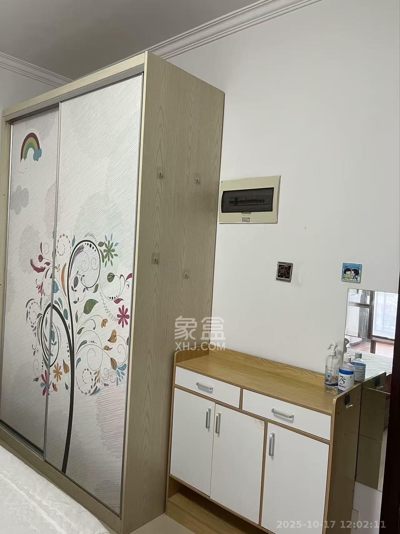 阳光锦城  1室1厅1卫    1650.0元/月 阳光锦城  1室1厅1卫    1650.0元/月室内图