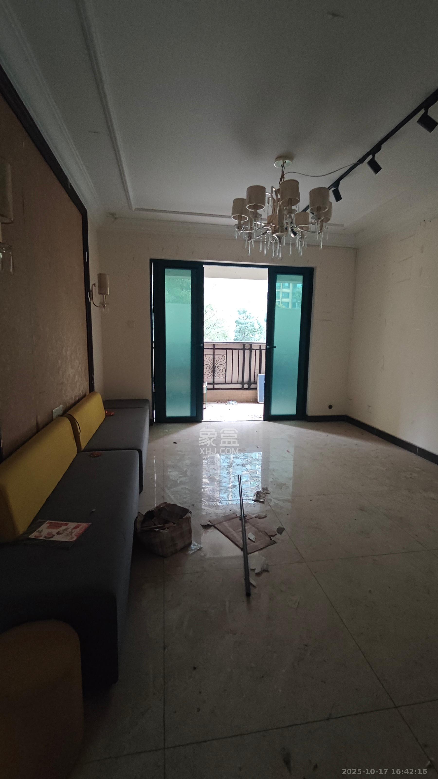 恒大雅苑 3室2厅2卫 2300.0元/月 恒大雅苑 3室2厅2卫 2300.0元/月室内图