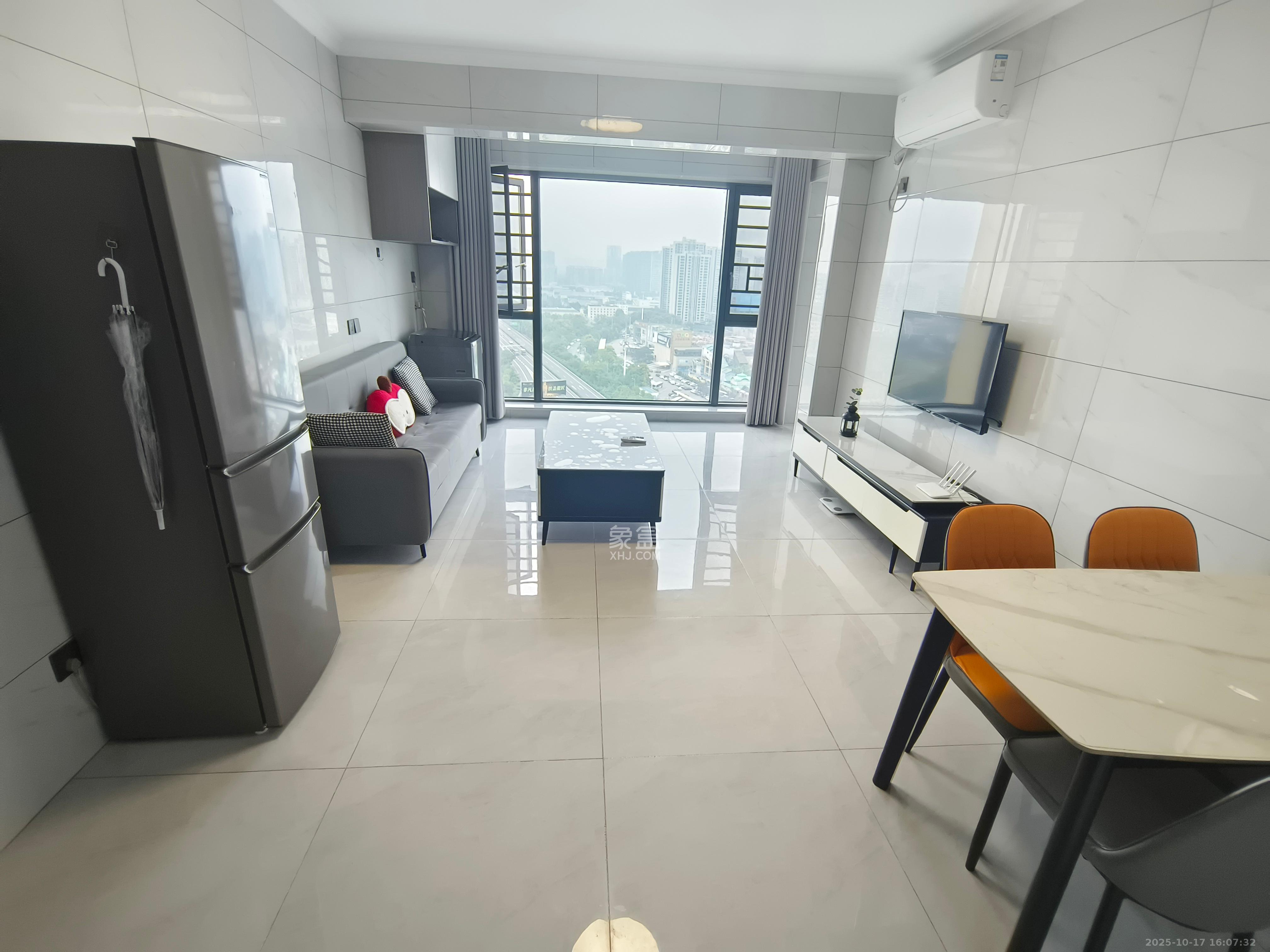 和润园三期  1室1厅1卫    1900.0元/月 和润园三期  1室1厅1卫    1900.0元/月室内图