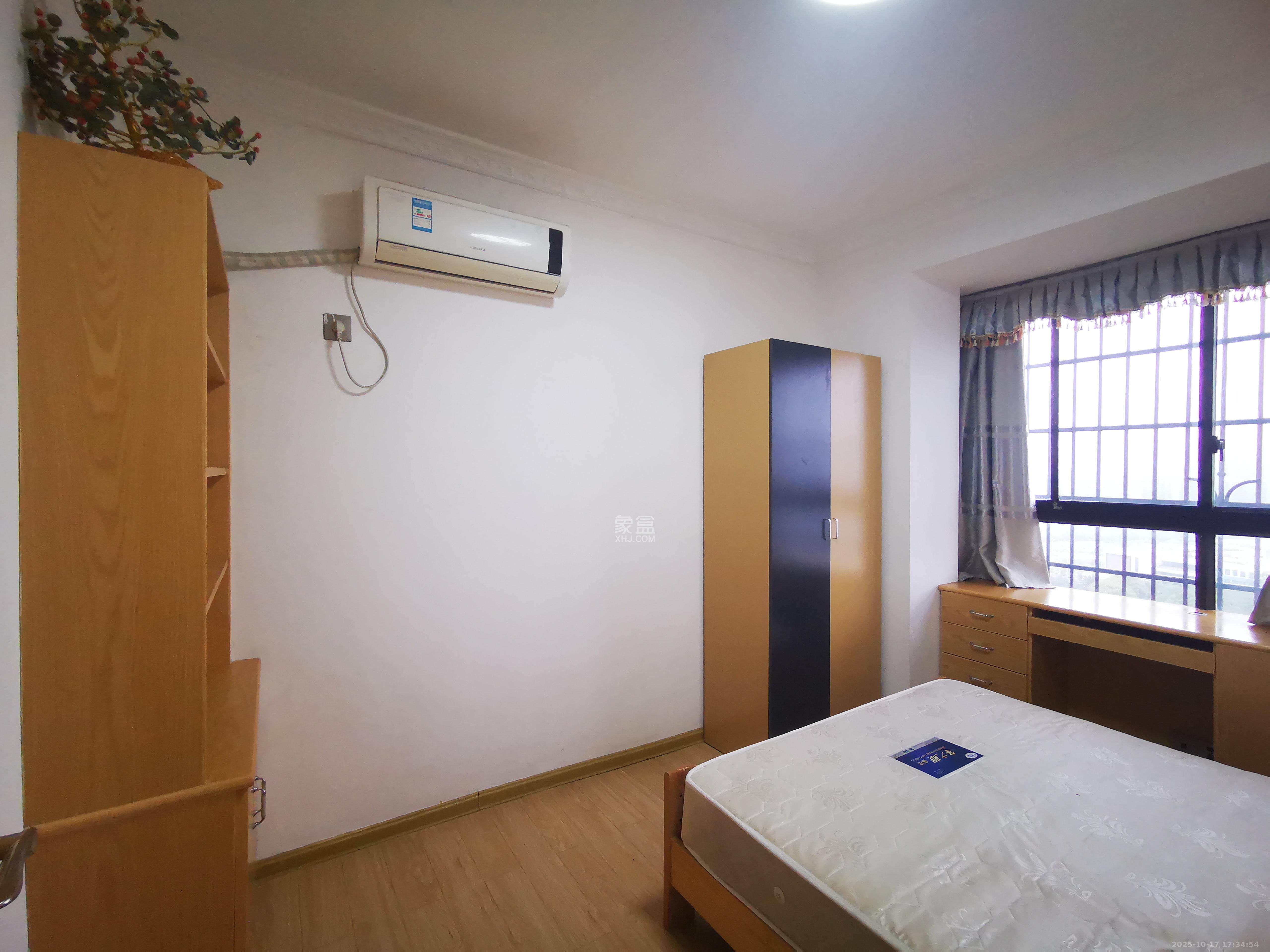 保利麓谷林语F区  3室2厅1卫    2500.0元/月室内图