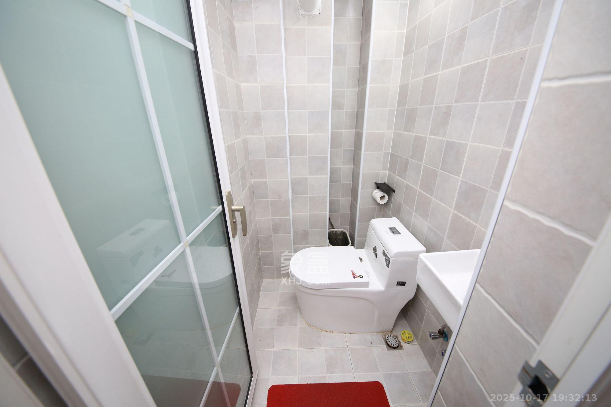 香格里嘉园 3室2厅2卫 3000.0元/月 香格里嘉园 3室2厅2卫 3000.0元/月室内图