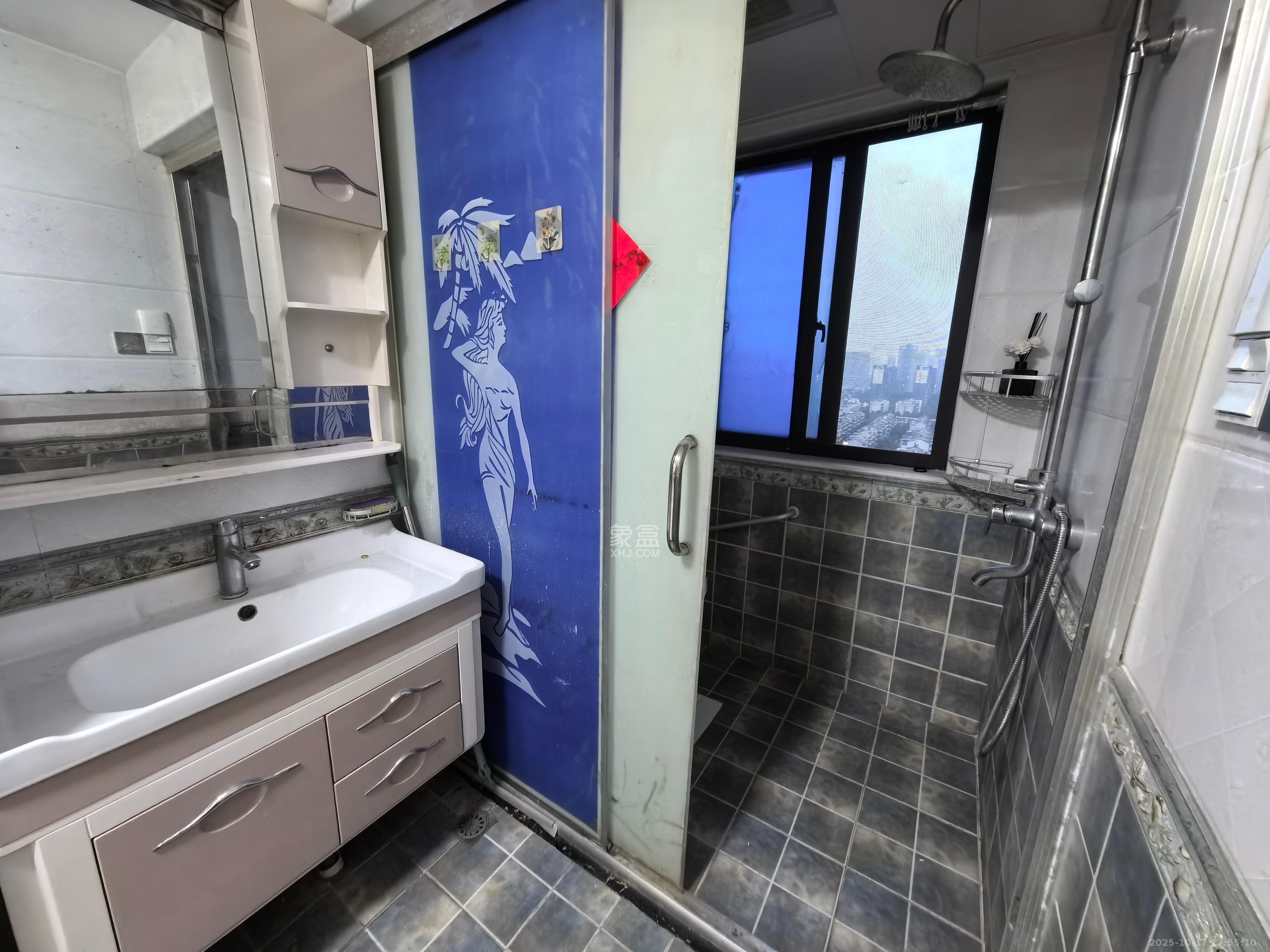 天下一家  3室2厅2卫    2800.0元/月室内图