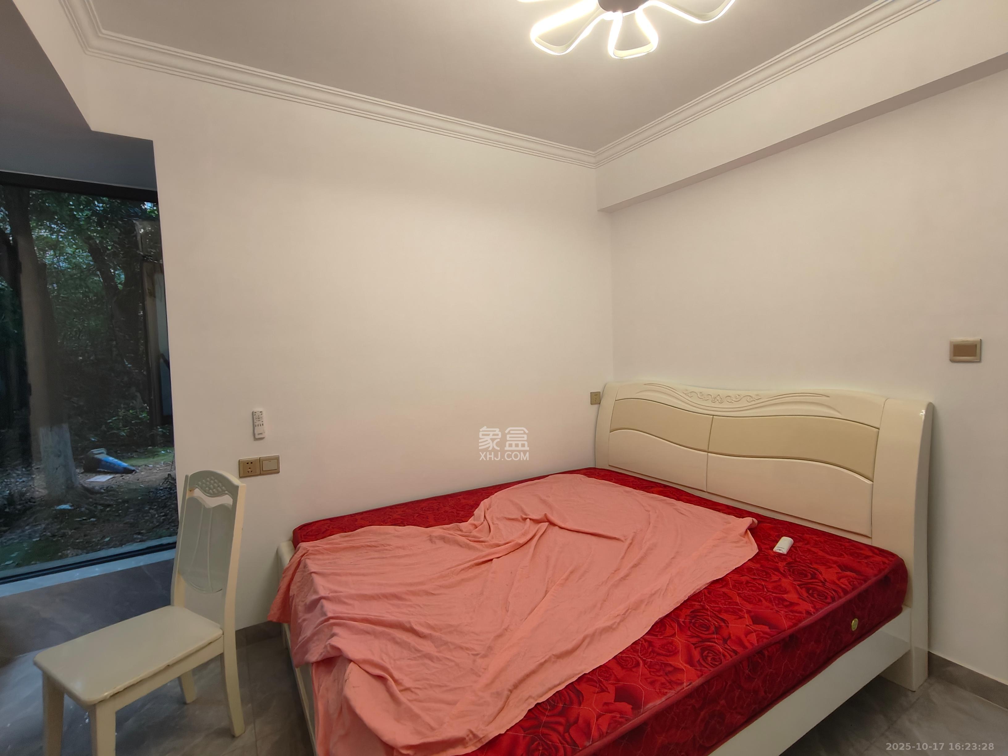 明发国际城  3室2厅2卫    2000.0元/月室内图