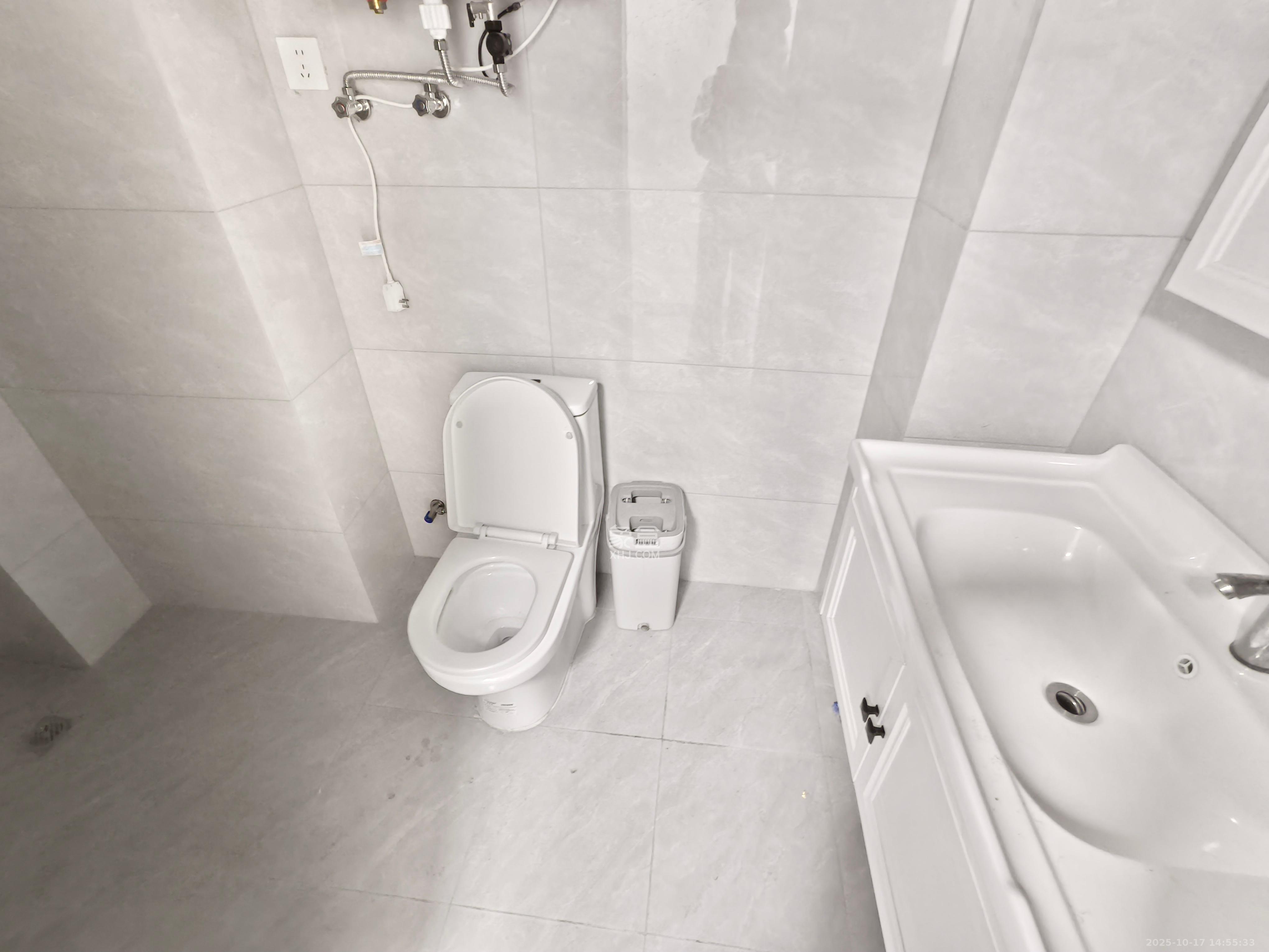 中海阅溪府 1室1厅1卫 1300.0元/月 中海阅溪府 1室1厅1卫 1300.0元/月室内图