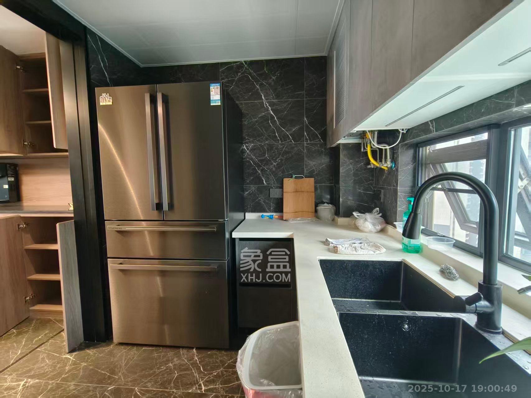 绿地麓云国际一期 6室2厅3卫 7000.0元/月 绿地麓云国际一期 6室2厅3卫 7000.0元/月室内图