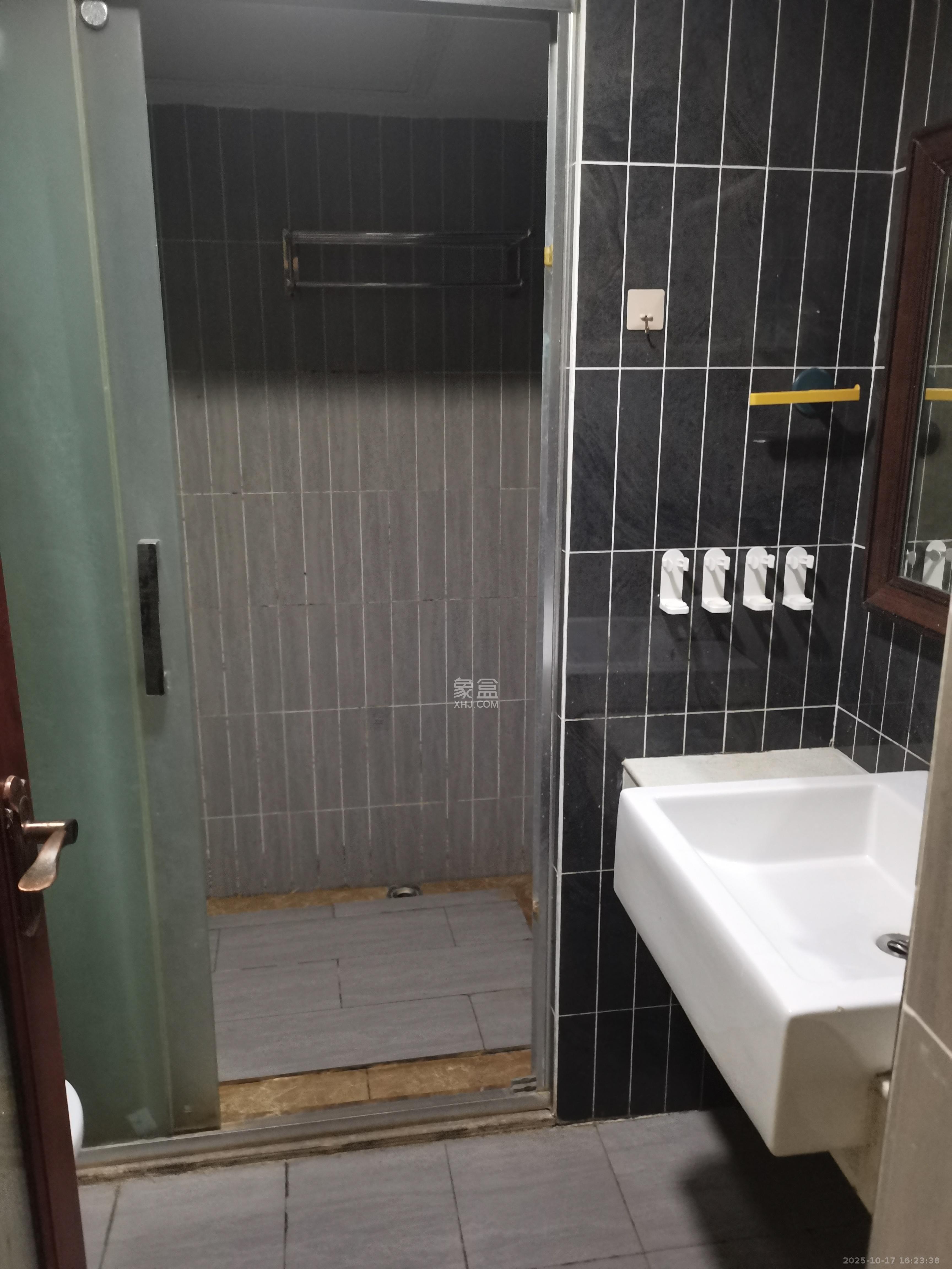 天元涉外景园B区  1室1厅1卫    1400.0元/月室内图