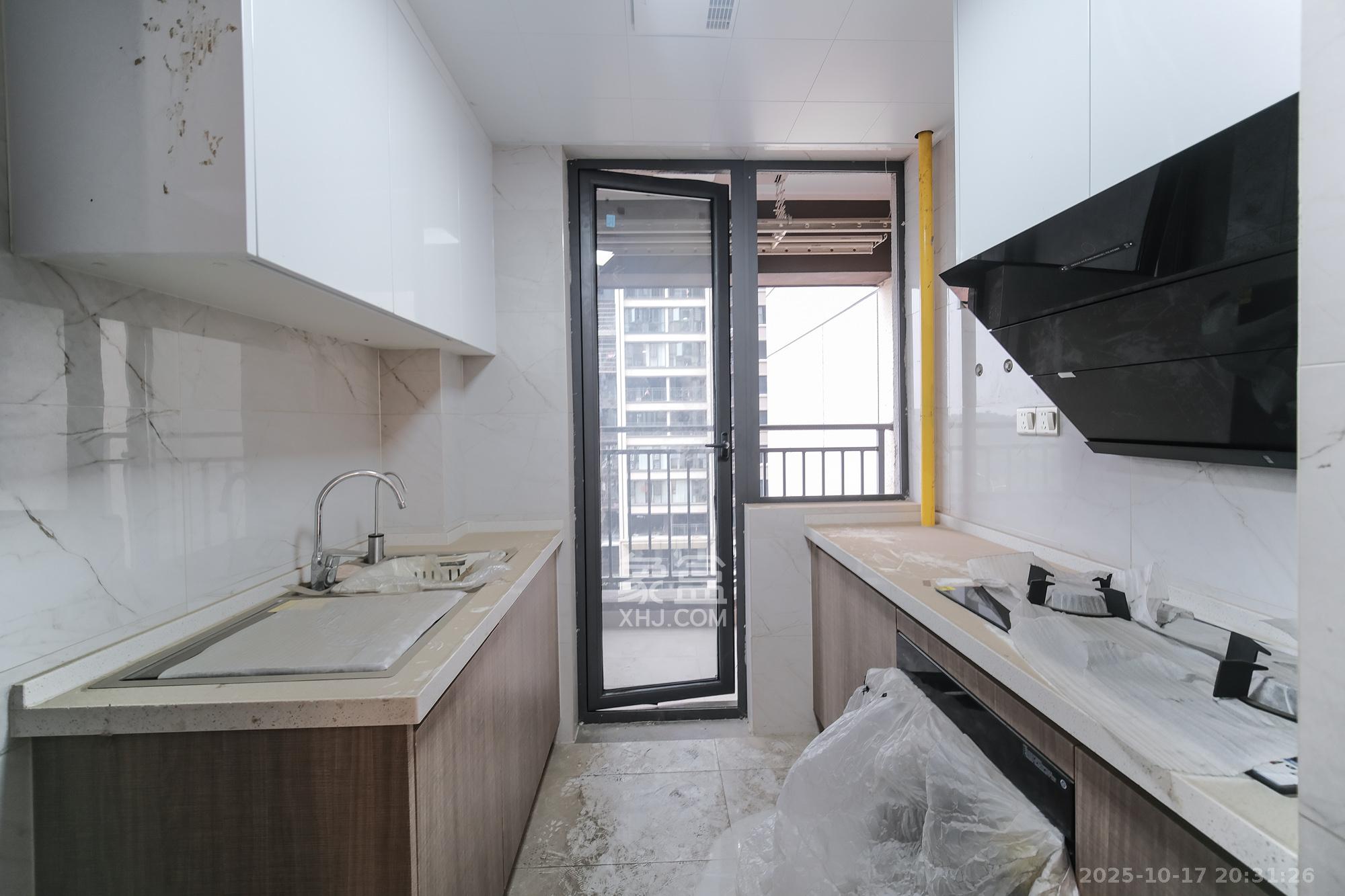 荣盛城  4室2厅2卫    88.8万 荣盛城  4室2厅2卫    88.8万厨房