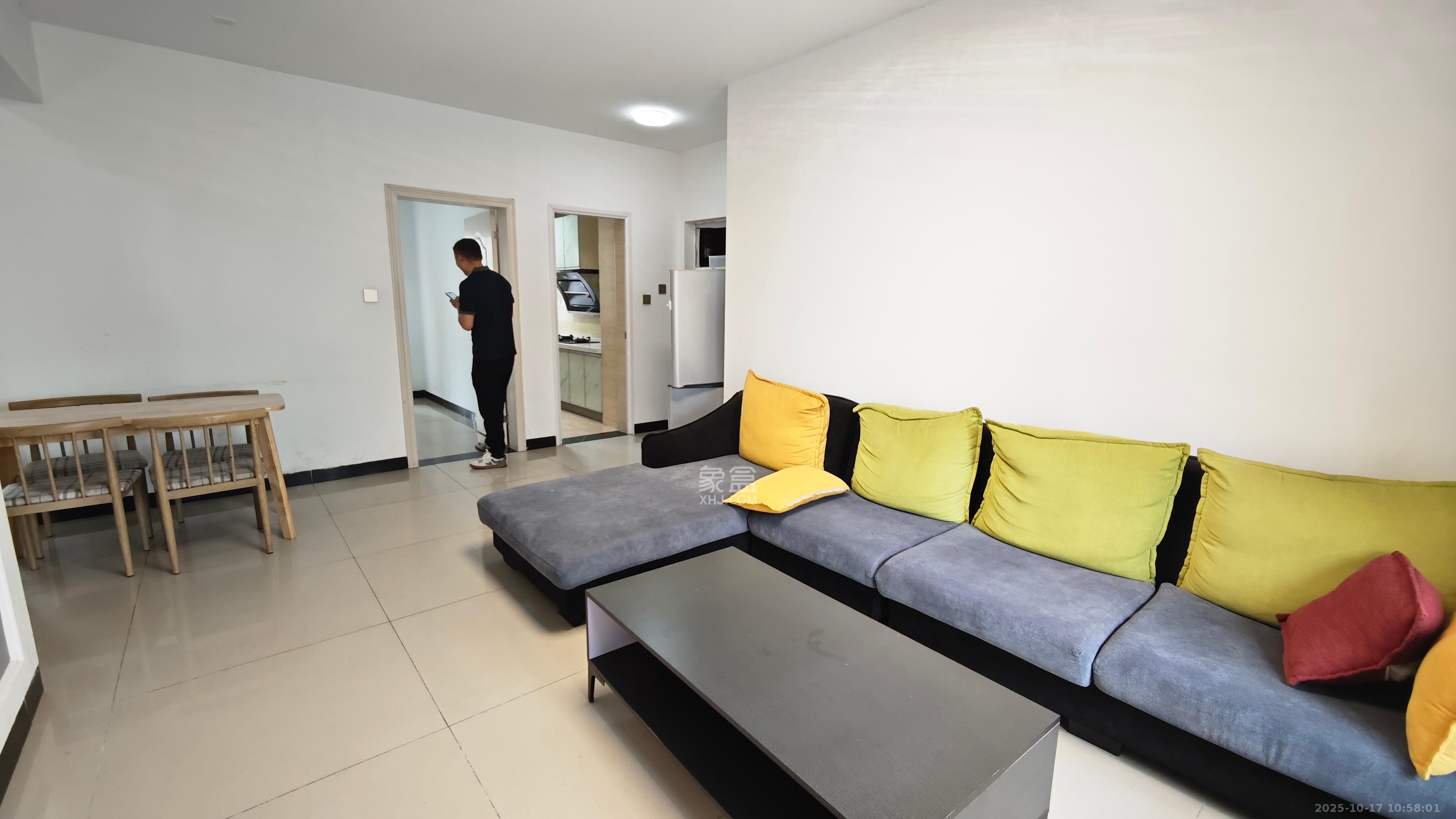 荣盛花语城  3室2厅1卫    2100.0元/月 荣盛花语城  3室2厅1卫    2100.0元/月