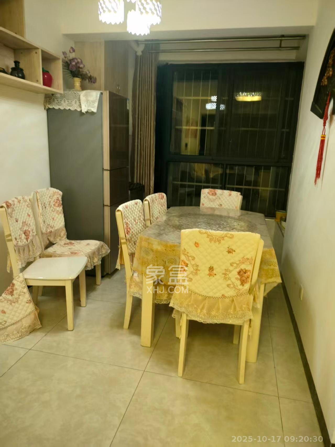 紫华郡  3室2厅1卫    1700.0元/月室内图