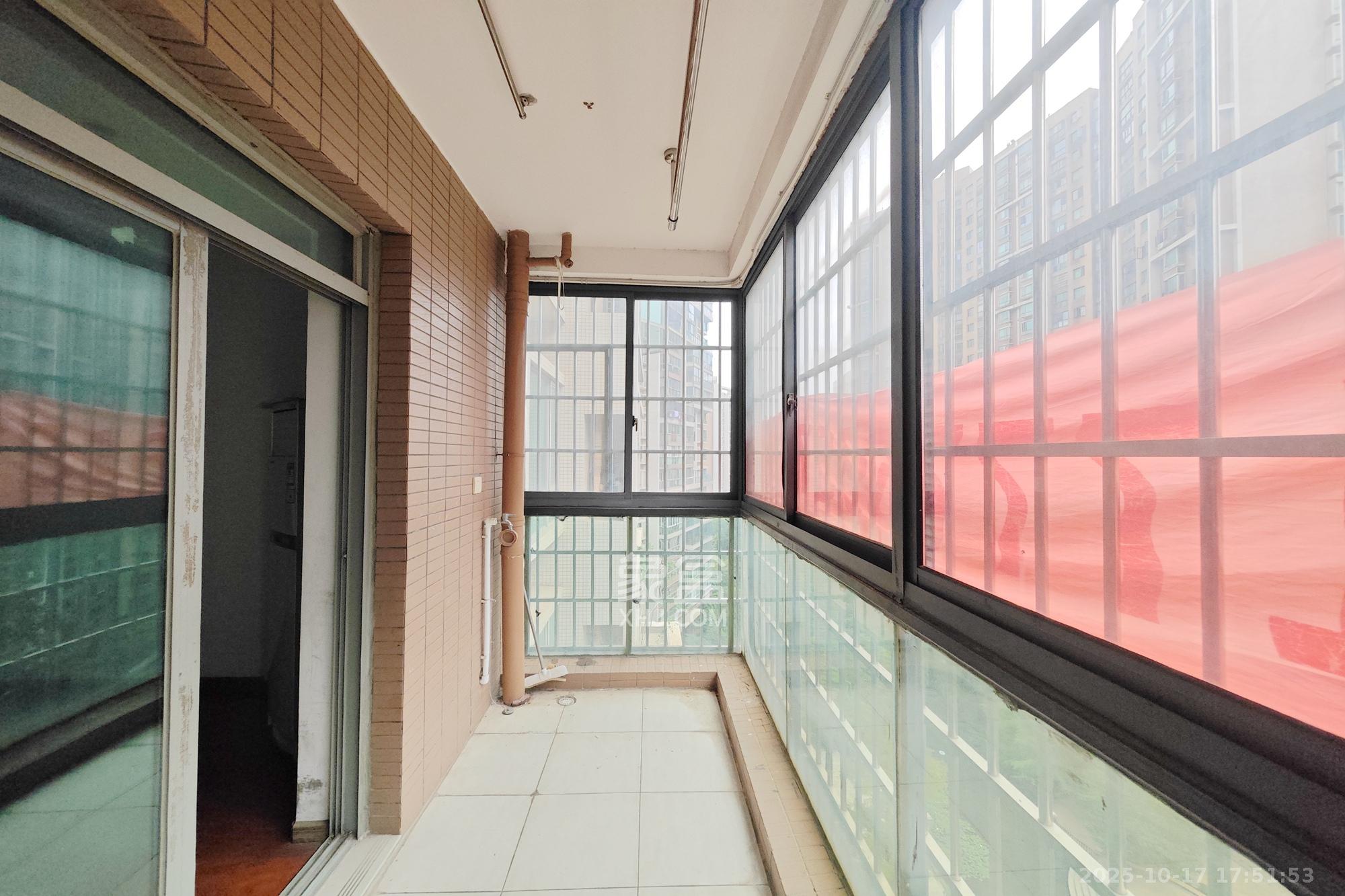 新城新世界一二三期 3室2厅2卫 110.0万 新城新世界一二三期 3室2厅2卫 110.0万阳台