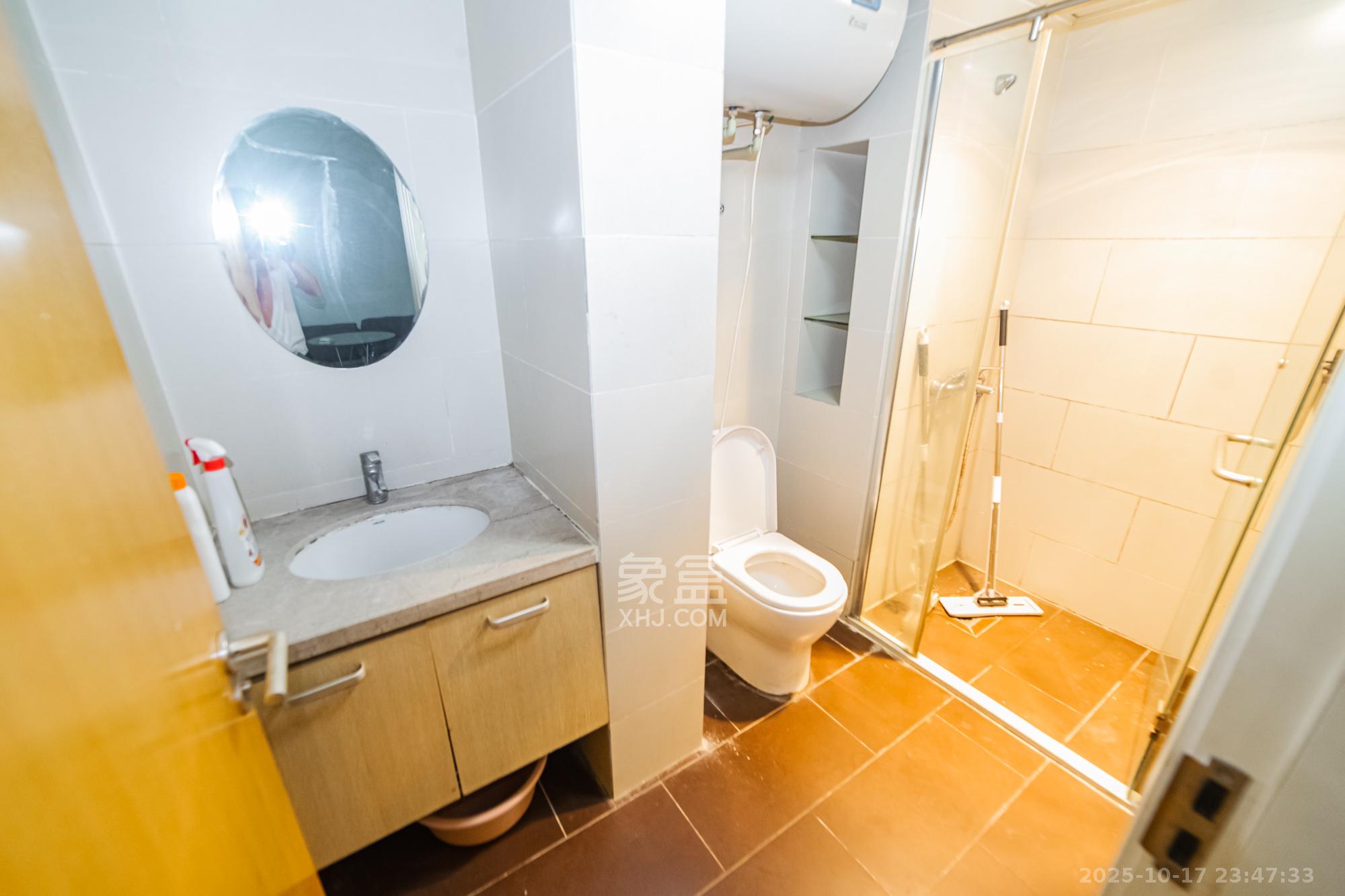 北辰三角洲E5区  1室1厅1卫    68.0万卫生间