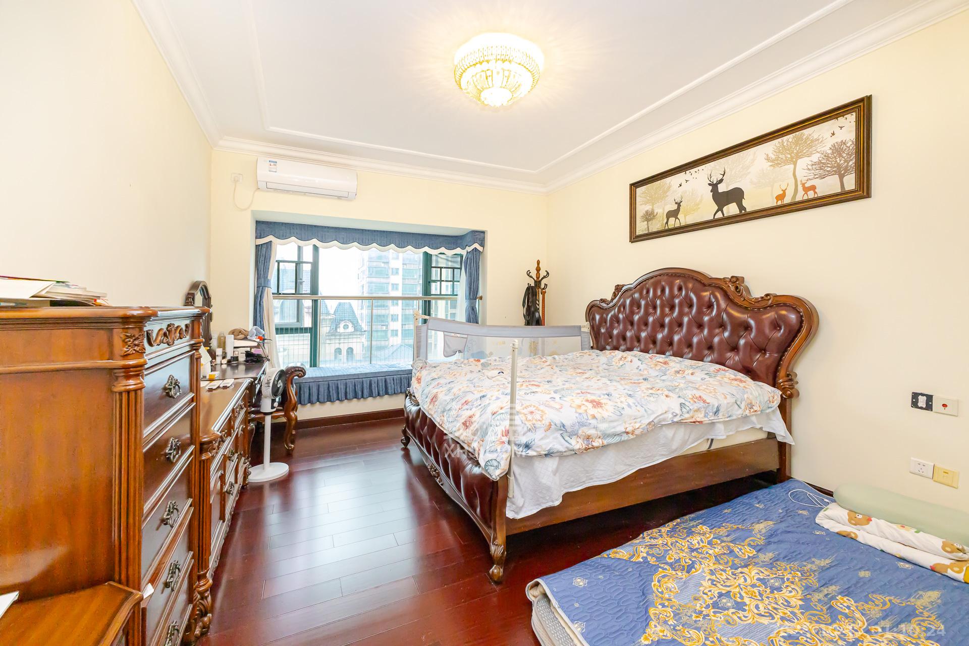 恒大名都  4室2厅2卫    105.0万卧室