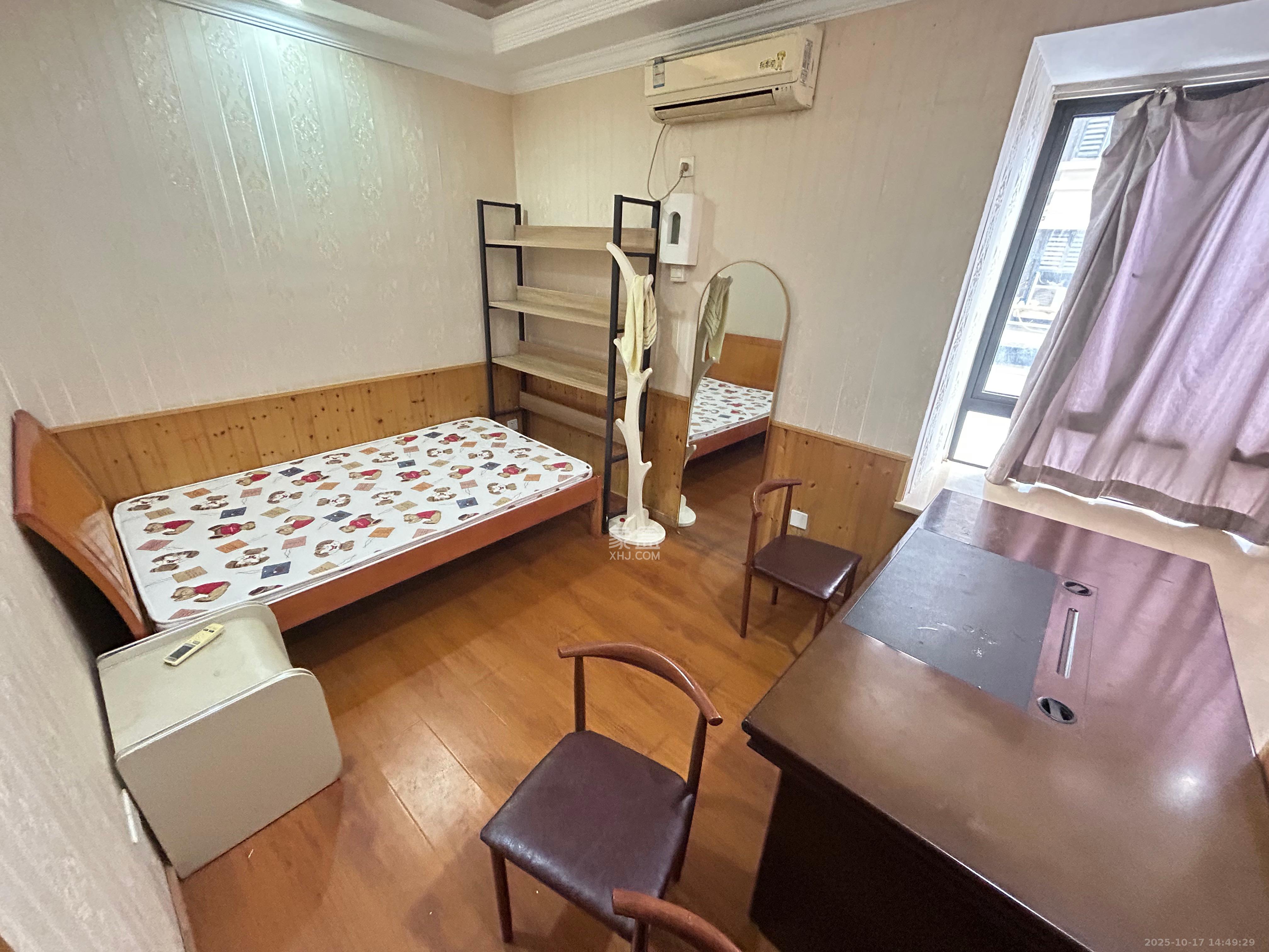 奥克斯广场  2室2厅1卫    2400.0元/月室内图