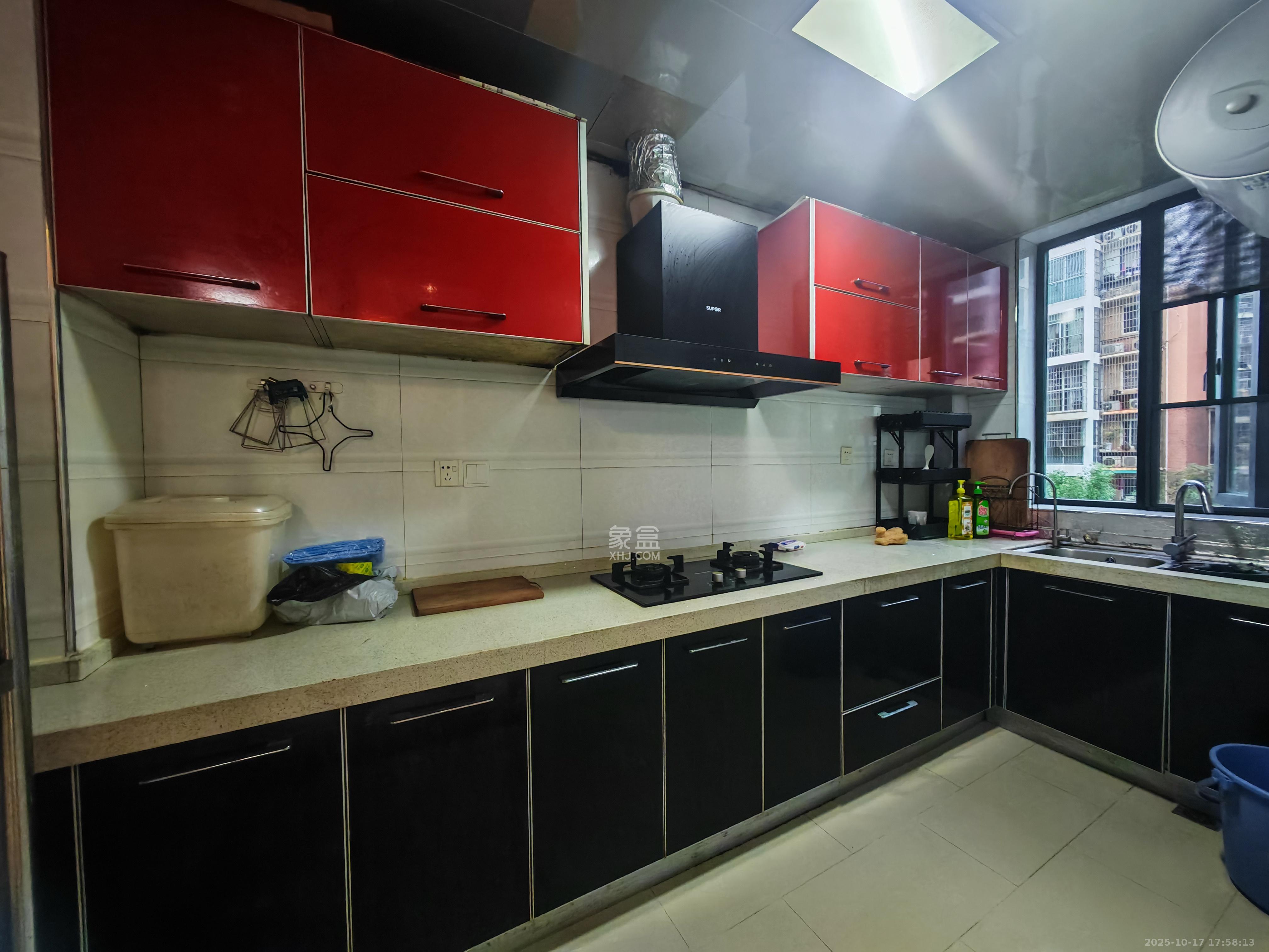 东岸锦城(东方人家) 3室2厅2卫 2180.0元/月 东岸锦城(东方人家) 3室2厅2卫 2180.0元/月室内图