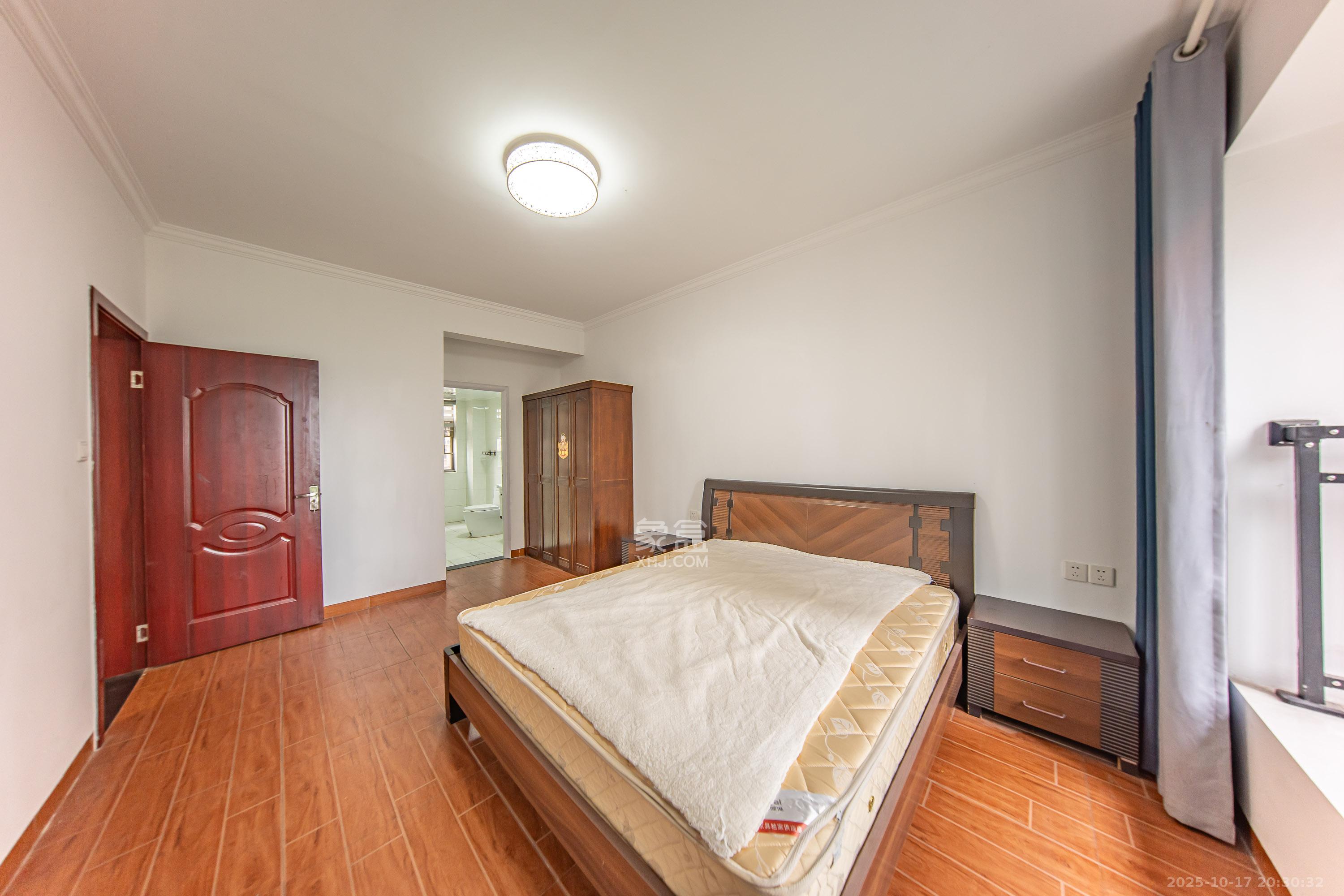 江山帝景雅典  4室2厅2卫    125.0万卧室