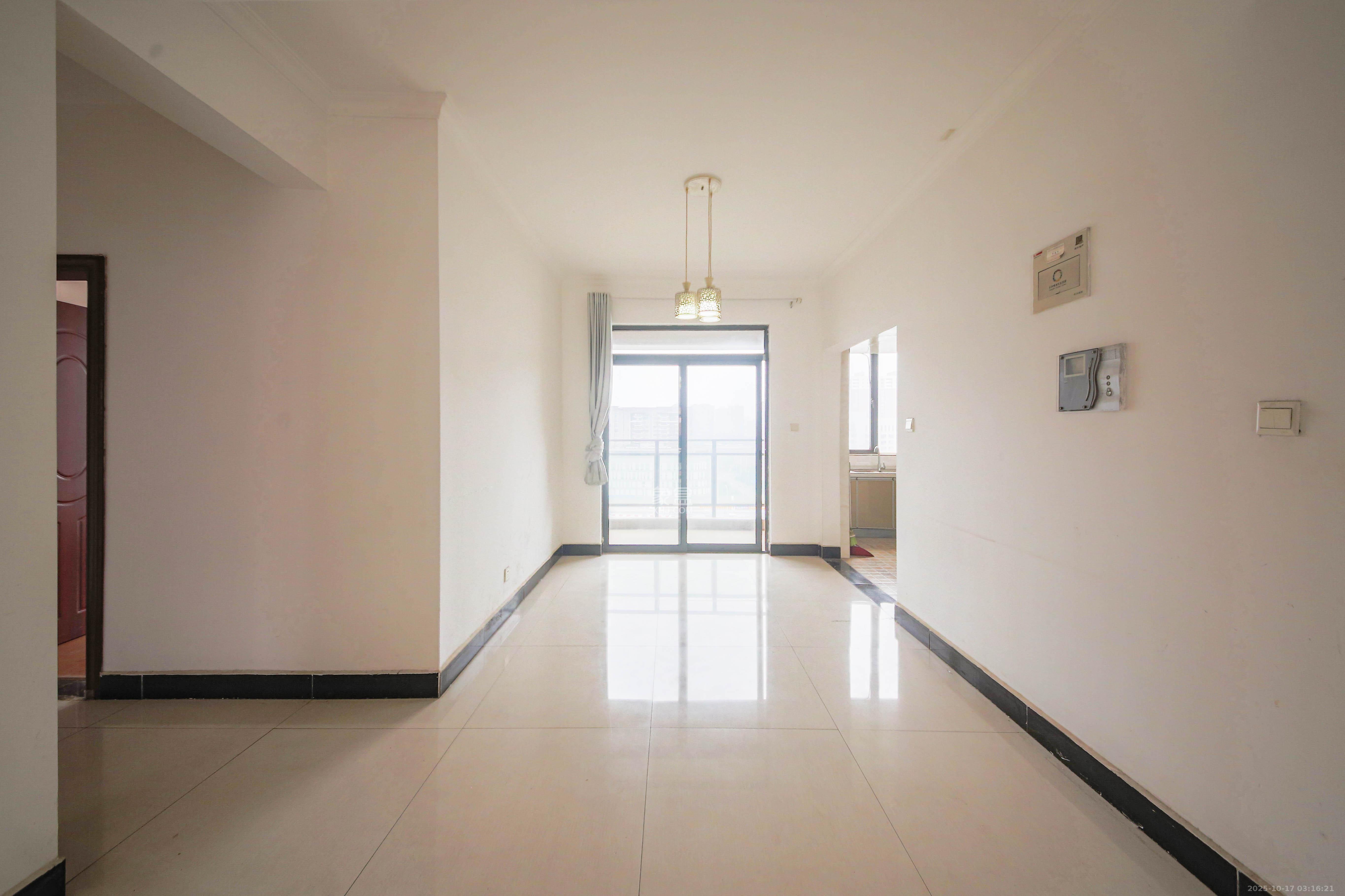 奥林匹克花园 3室2厅1卫 93.0万 奥林匹克花园 3室2厅1卫 93.0万客厅