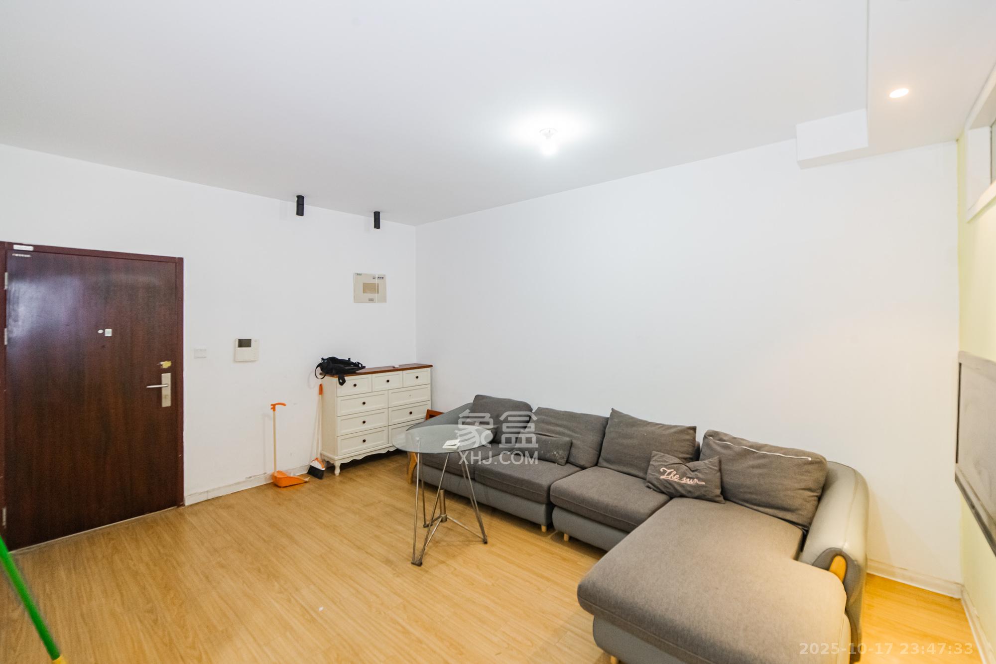 北辰三角洲E5区  1室1厅1卫    68.0万客厅