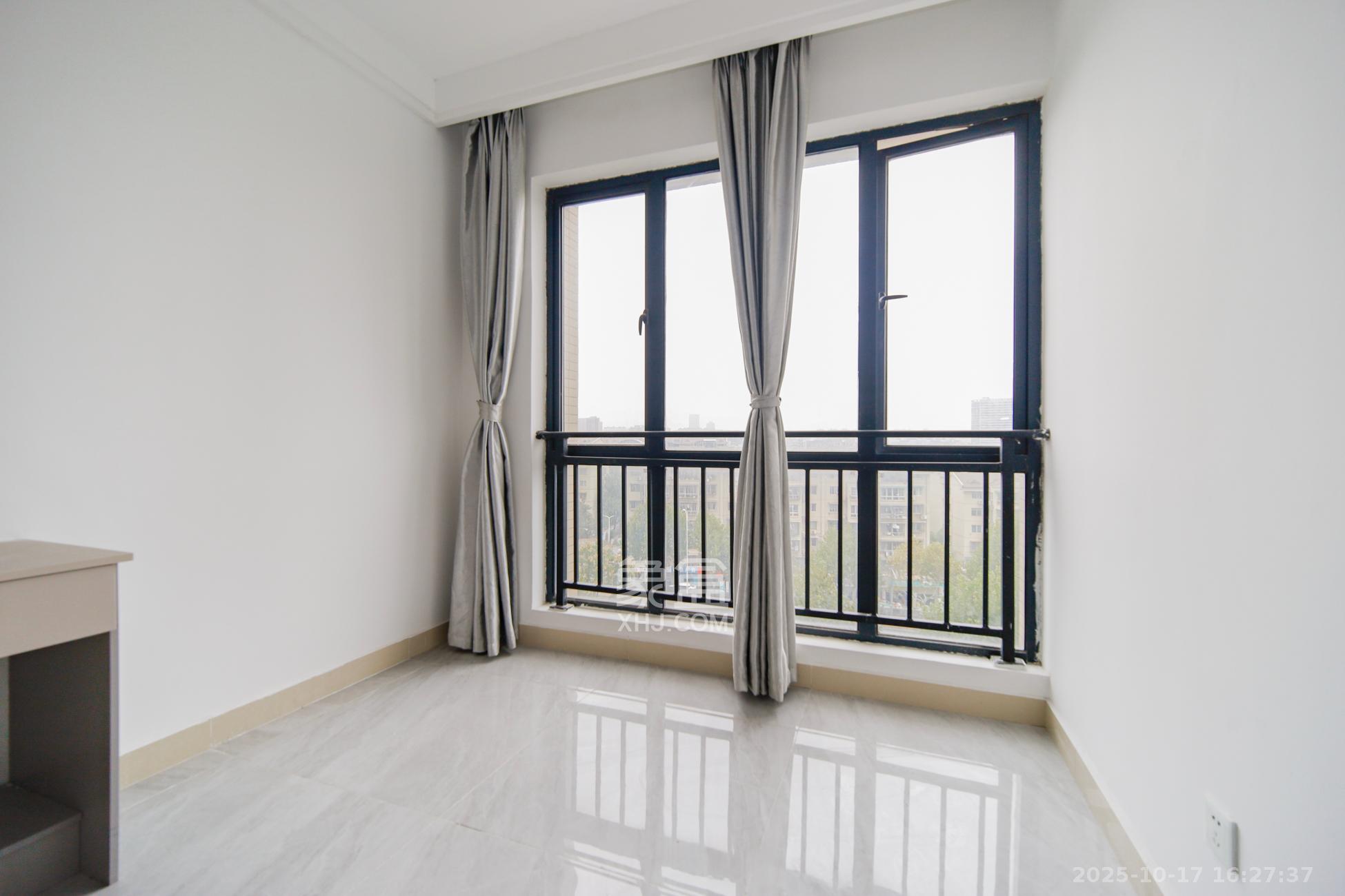 园康星都荟  4室2厅2卫    110.0万卧室