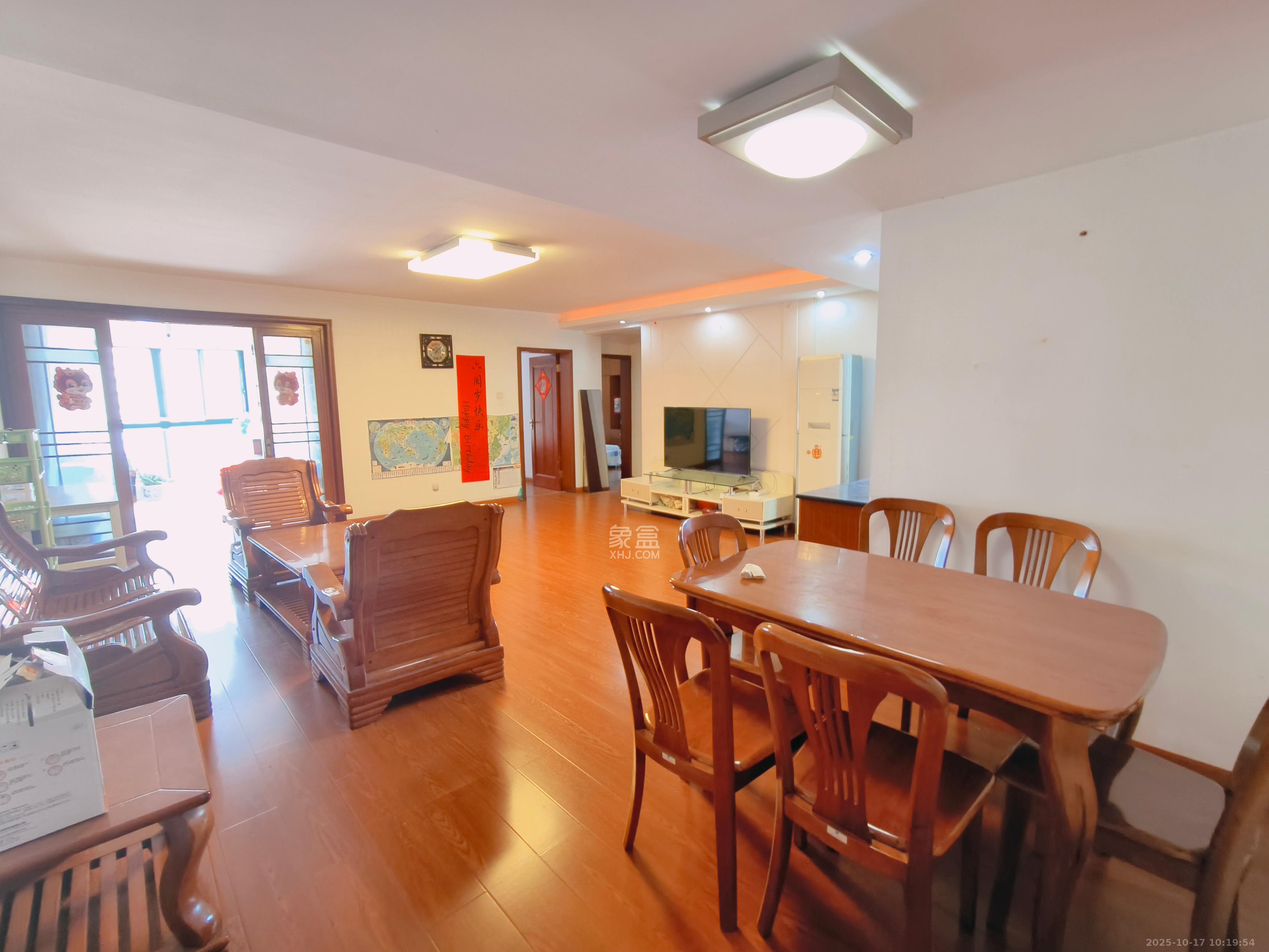 中国铝业单位宿舍  3室2厅2卫    3500.0元/月 中国铝业单位宿舍  3室2厅2卫    3500.0元/月室内图