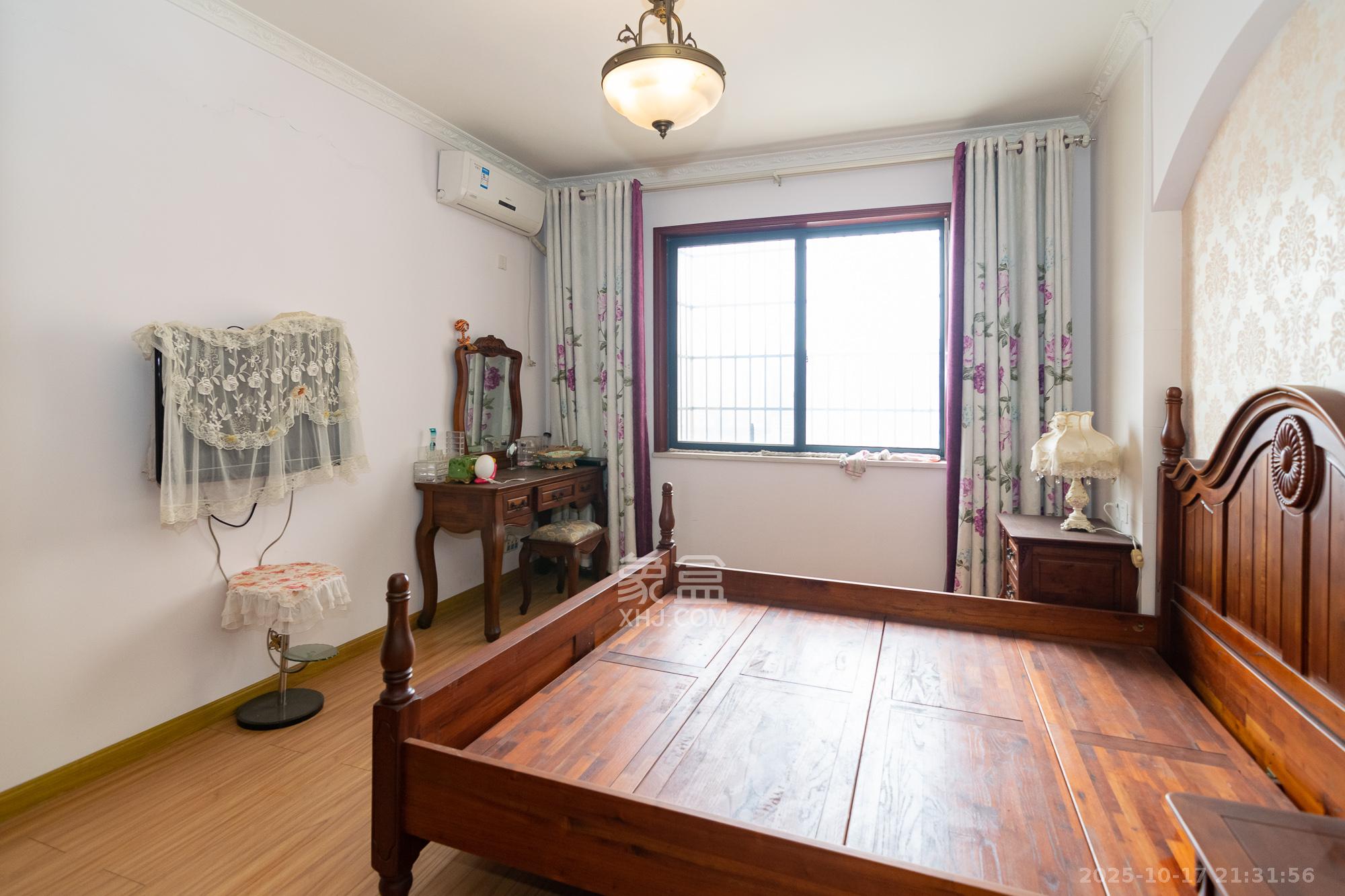 新雅黄金苑  4室2厅2卫    99.8万 新雅黄金苑  4室2厅2卫    99.8万卧室