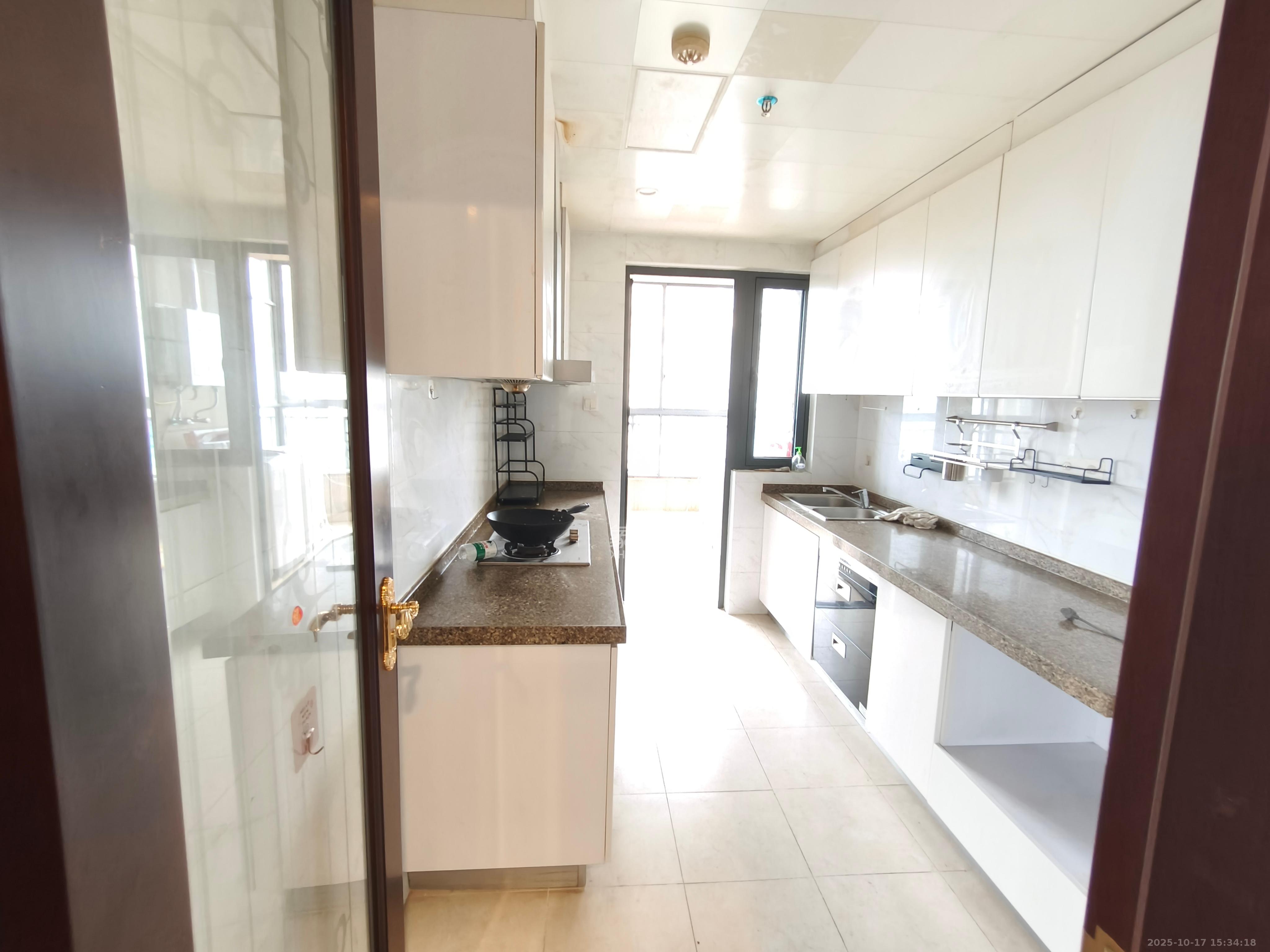 恒大御景半岛锦绣苑  3室2厅2卫    3300.0元/月 恒大御景半岛锦绣苑  3室2厅2卫    3300.0元/月室内图