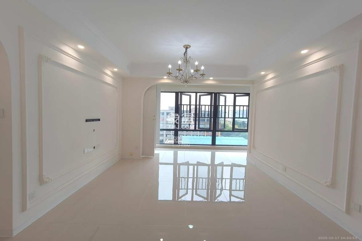 华远碧桂园海蓝城二期 3室2厅2卫 2600.0元/月 华远碧桂园海蓝城二期 3室2厅2卫 2600.0元/月室内图