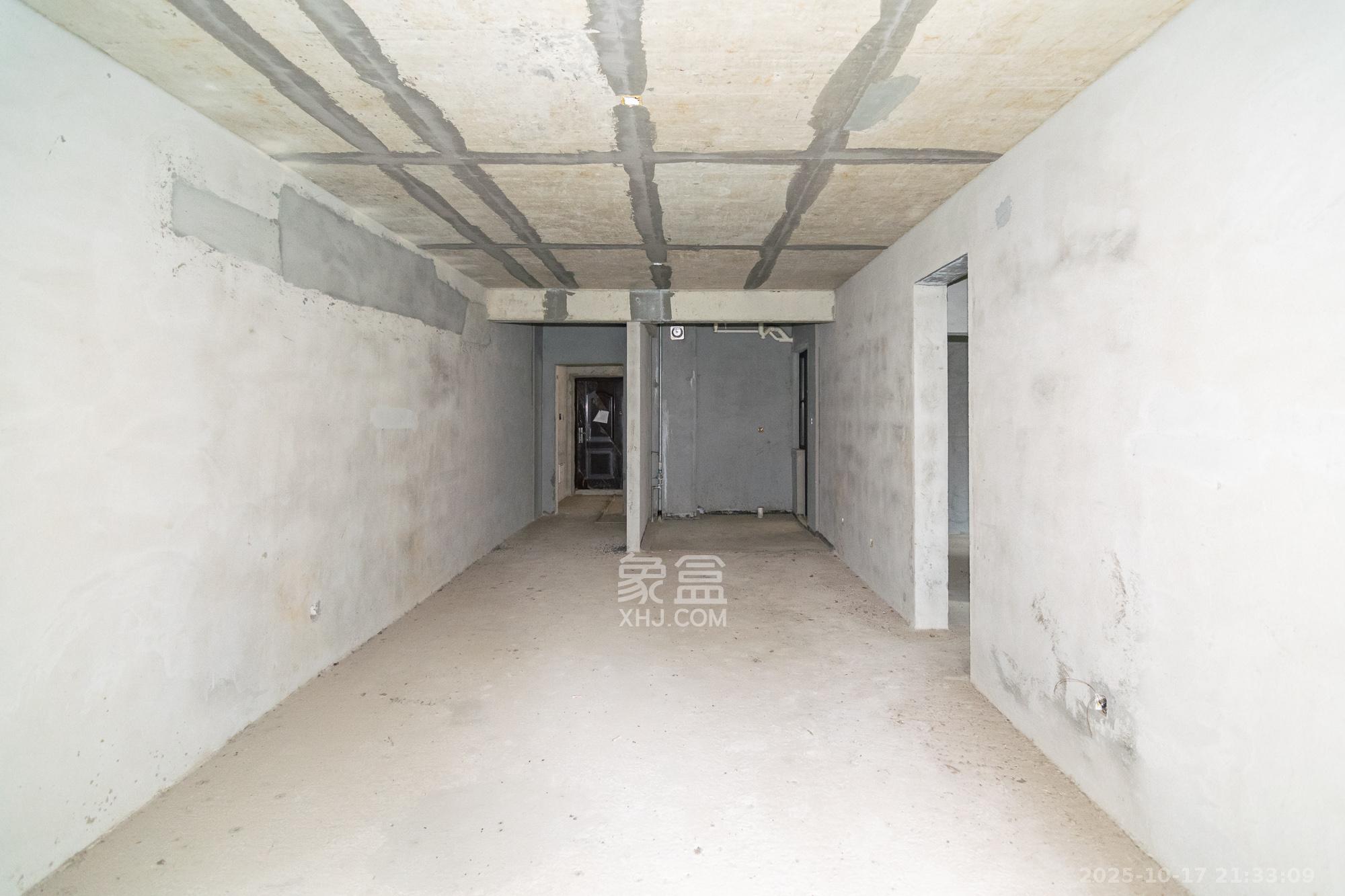 润和长郡(润和紫郡二三期) 3室2厅1卫 70.0万 润和长郡(润和紫郡二三期) 3室2厅1卫 70.0万客厅