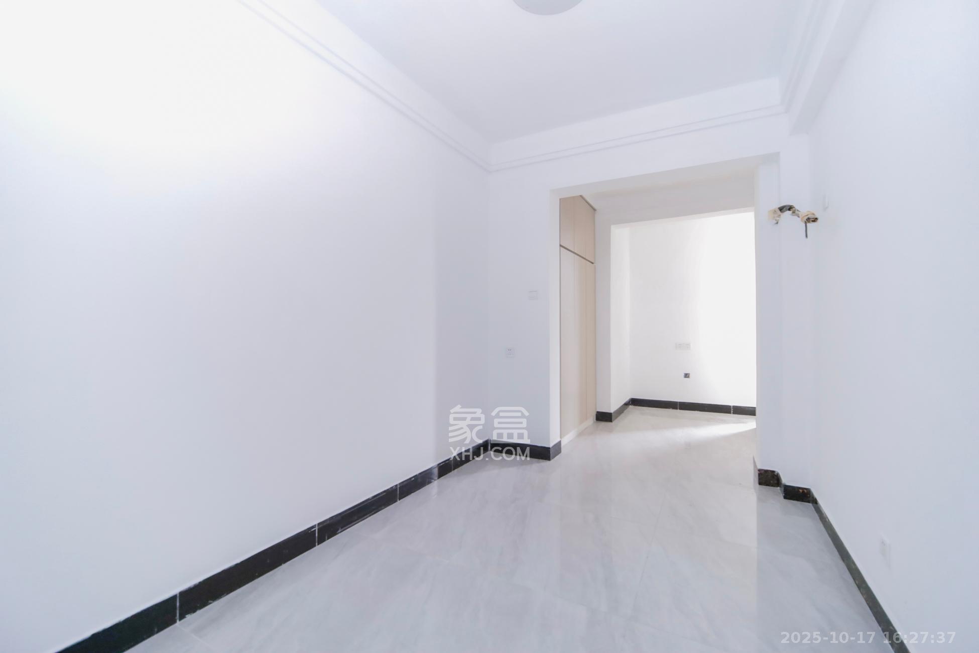 园康星都荟  4室2厅2卫    110.0万卧室