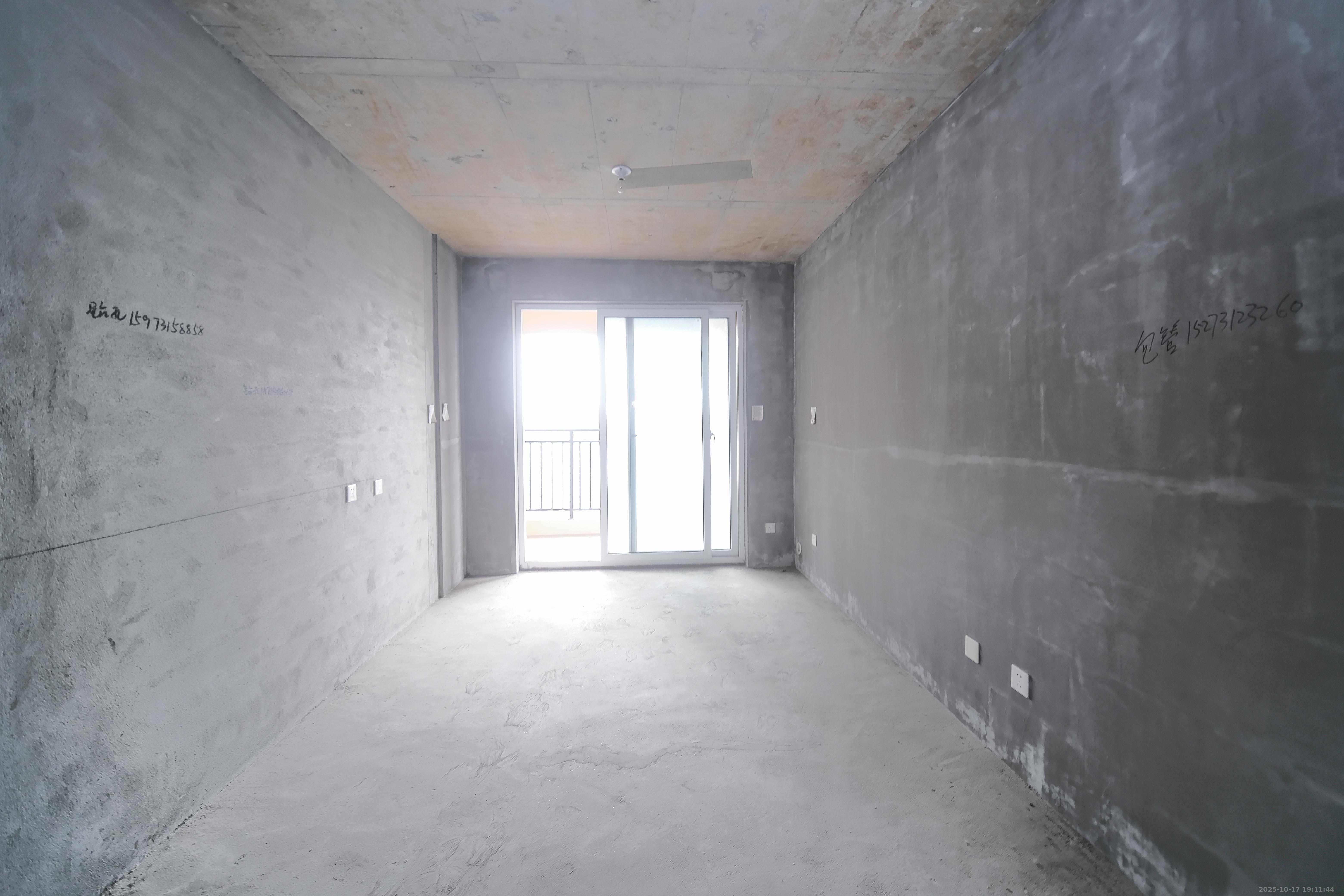 荣盛花语城  2室2厅2卫    43.0万