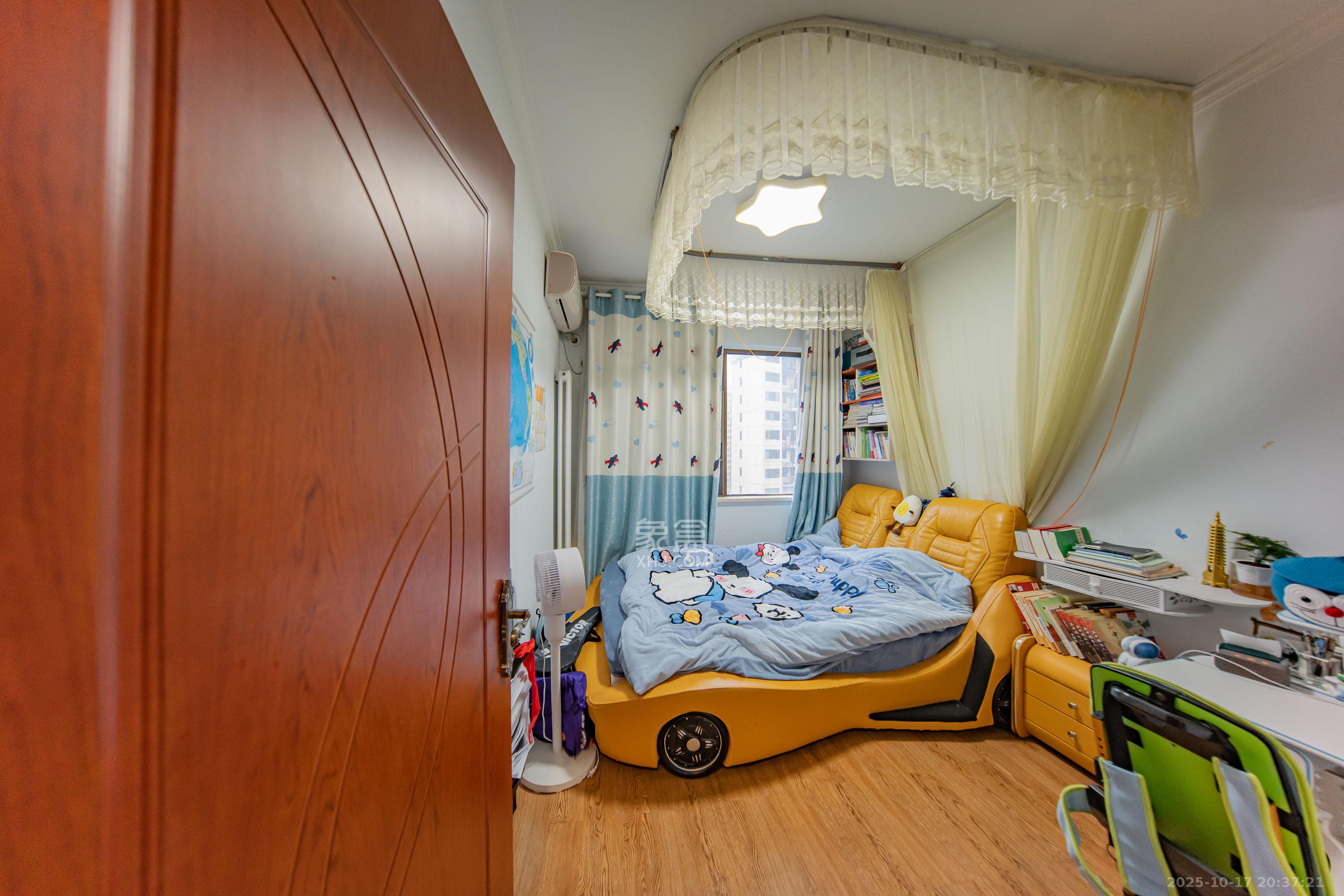 江山帝景哈佛 4室2厅2卫 135.0万 江山帝景哈佛 4室2厅2卫 135.0万卧室