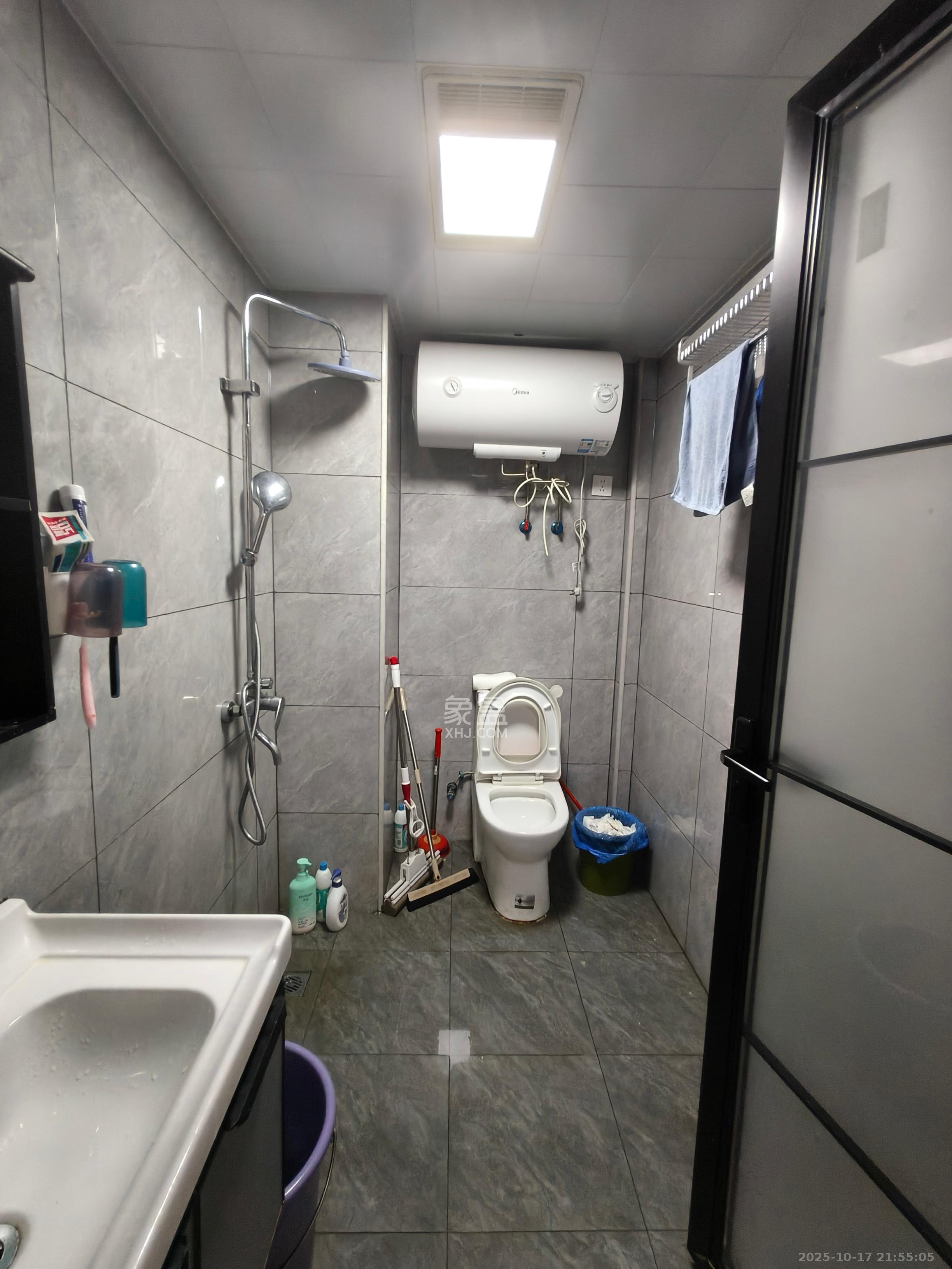 保利香槟国际  2室1厅1卫    1400.0元/月室内图