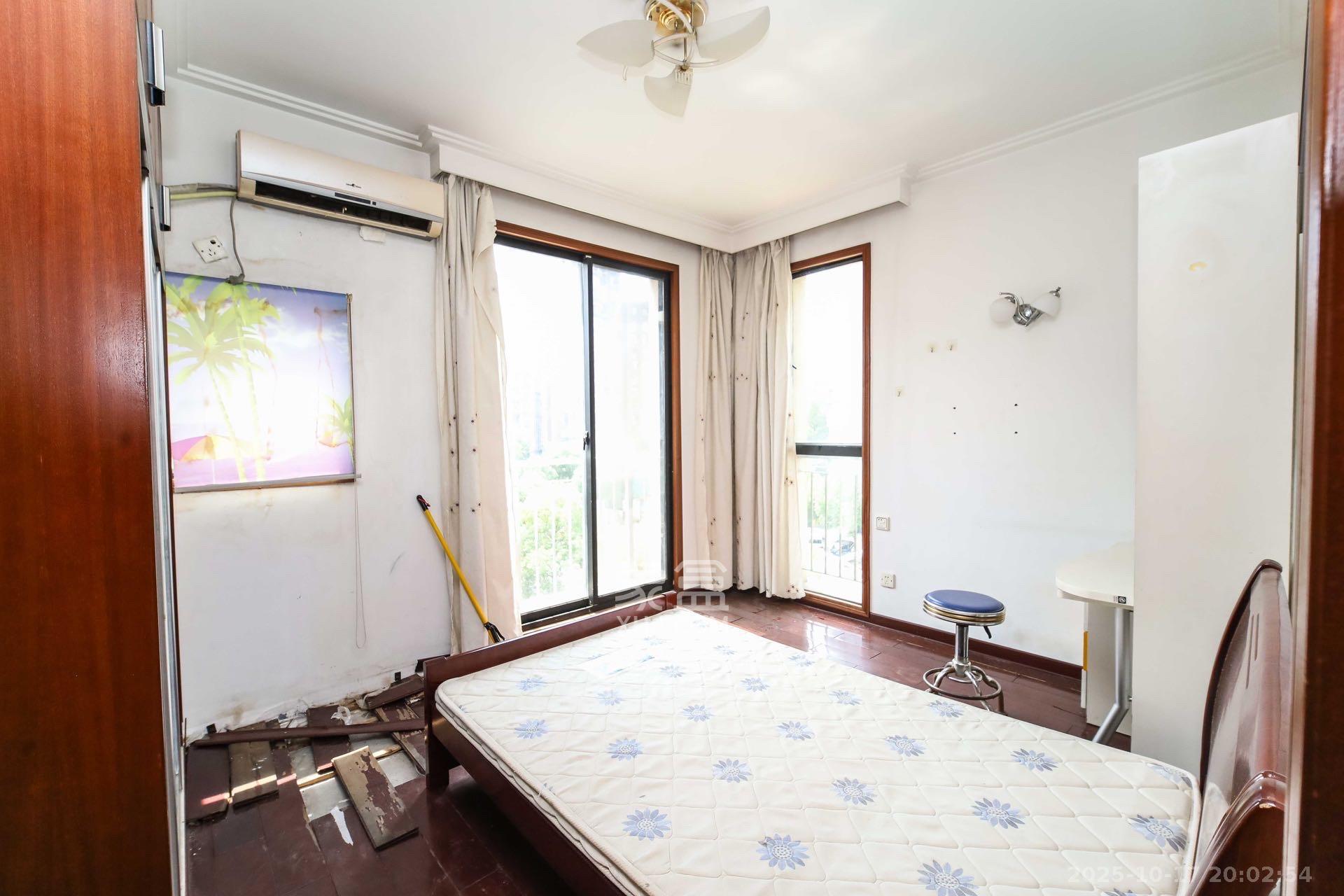 西街花园  3室2厅2卫    2800.0元/月室内图