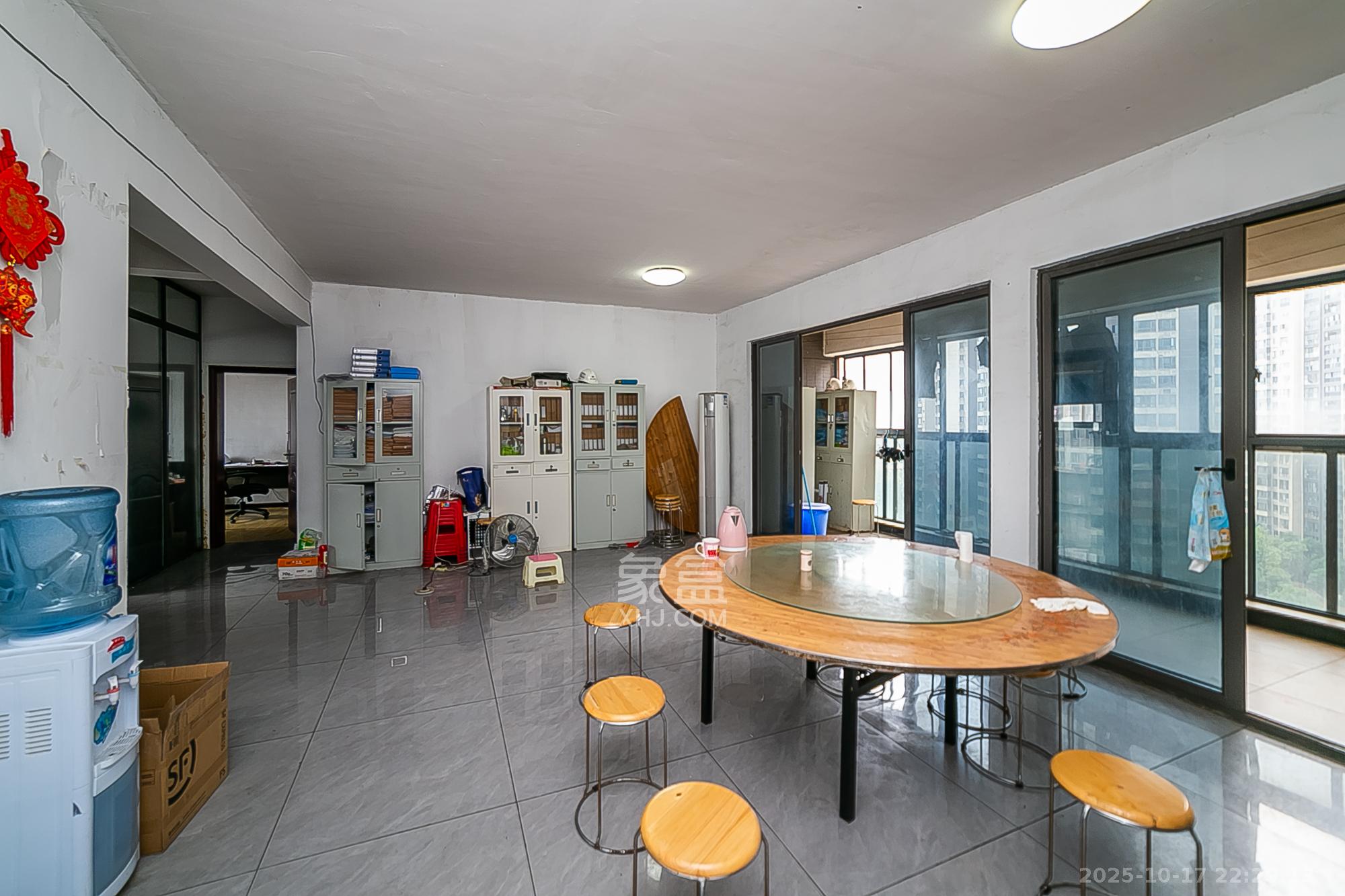 通用时代国际社区  1室2厅2卫    165.0万