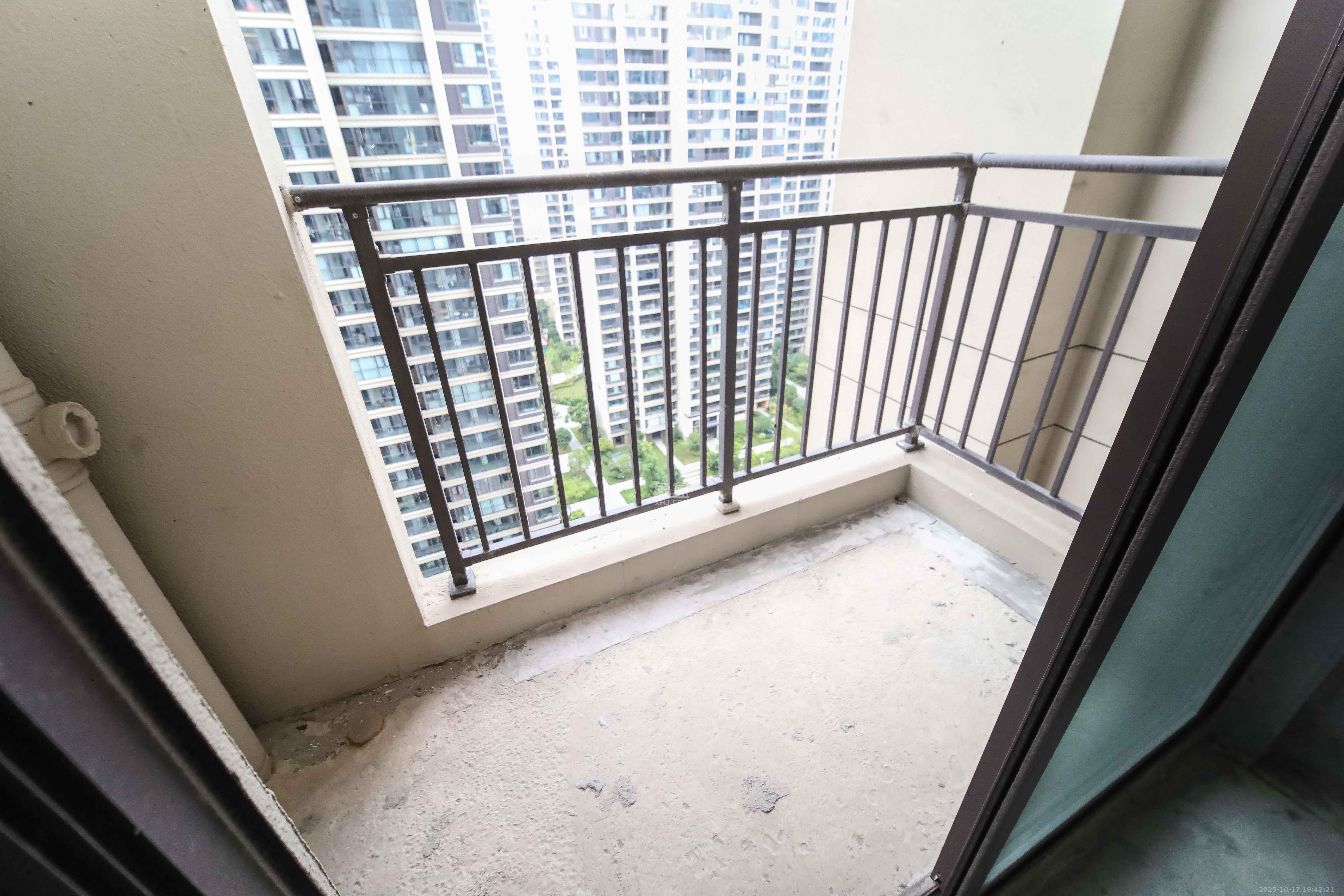 德奥悦东方  4室2厅2卫    150.0万阳台