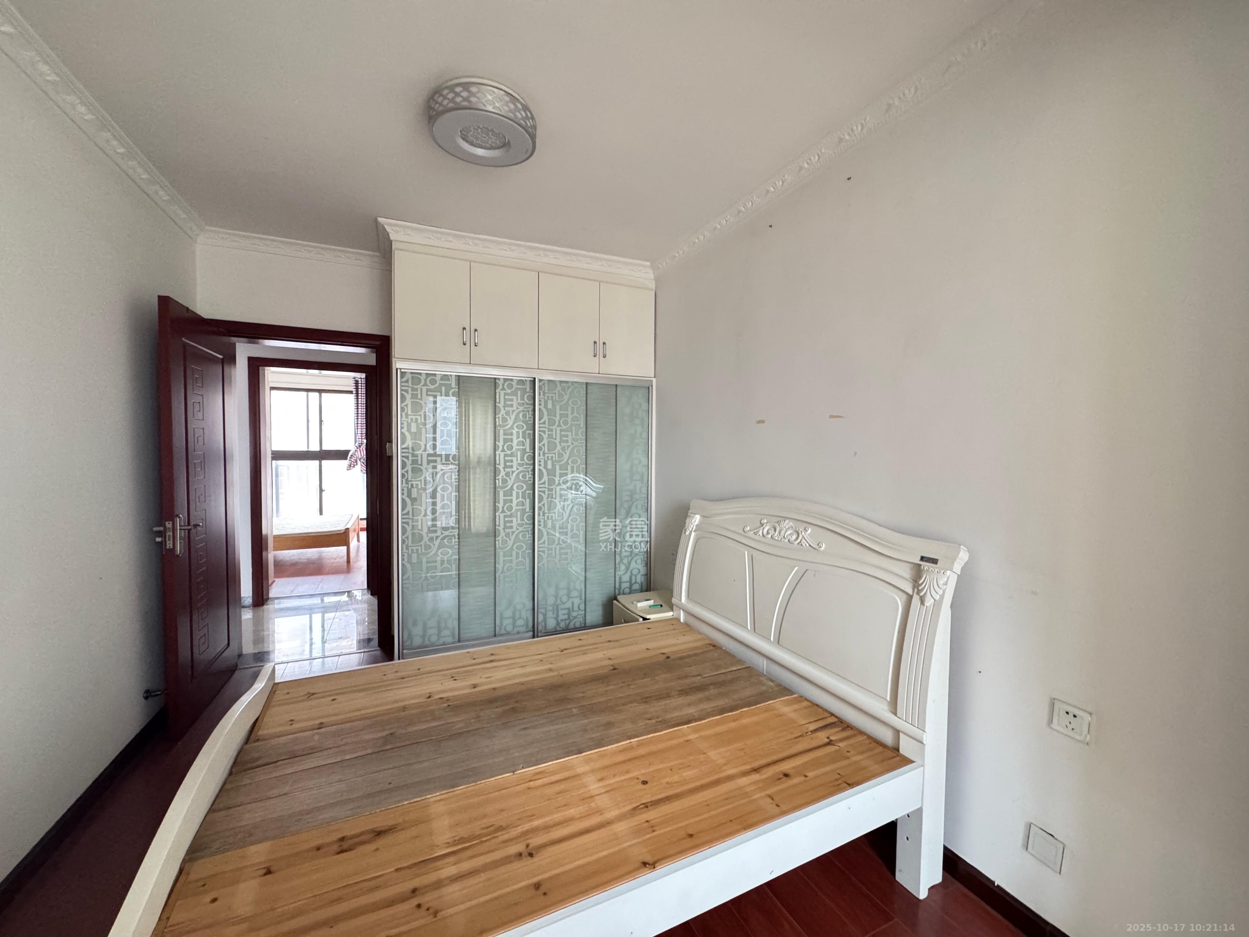 新城国际花都  3室2厅2卫    2000.0元/月室内图