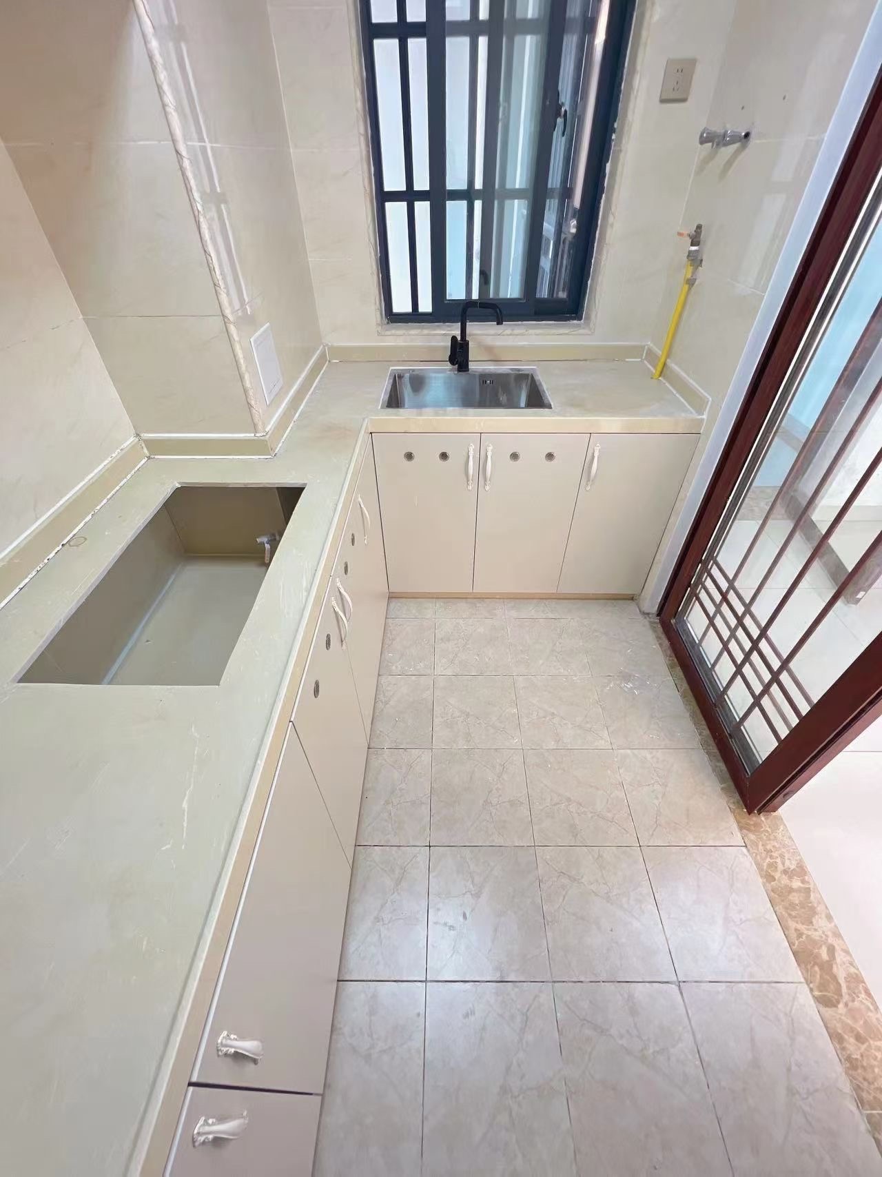 金龙苑  3室2厅1卫    119.0万客厅