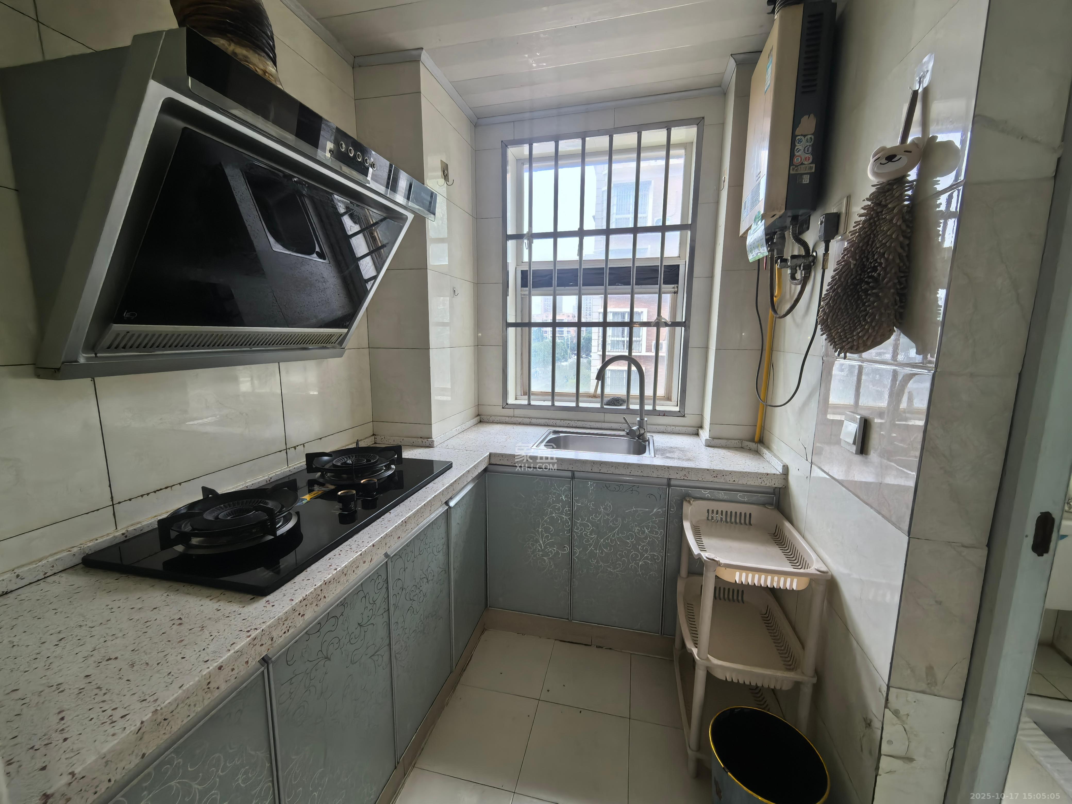 山水庭院  2室1厅1卫    1800.0元/月室内图