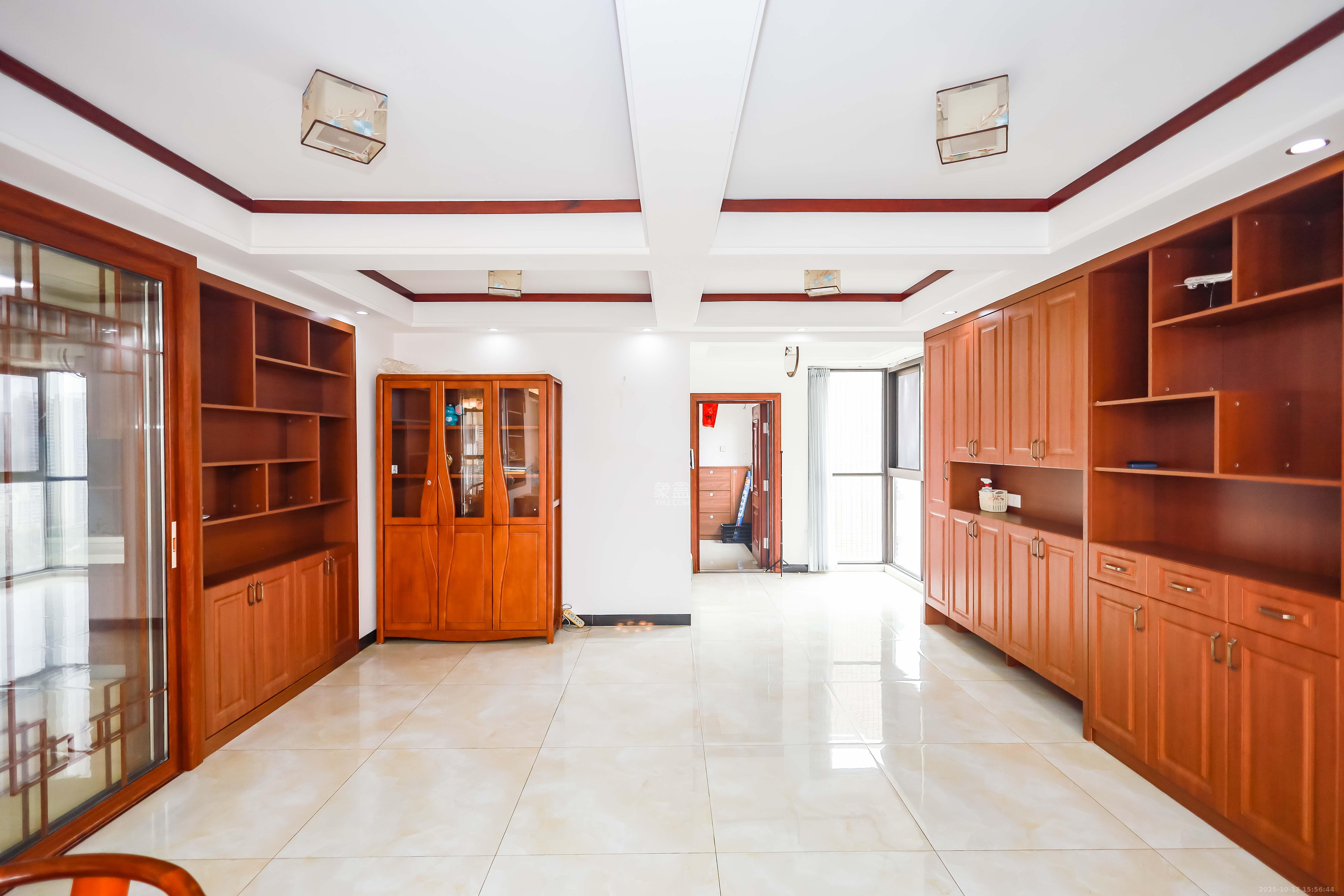 阳光晶城 4室2厅2卫 4000.0元/月 阳光晶城 4室2厅2卫 4000.0元/月室内图